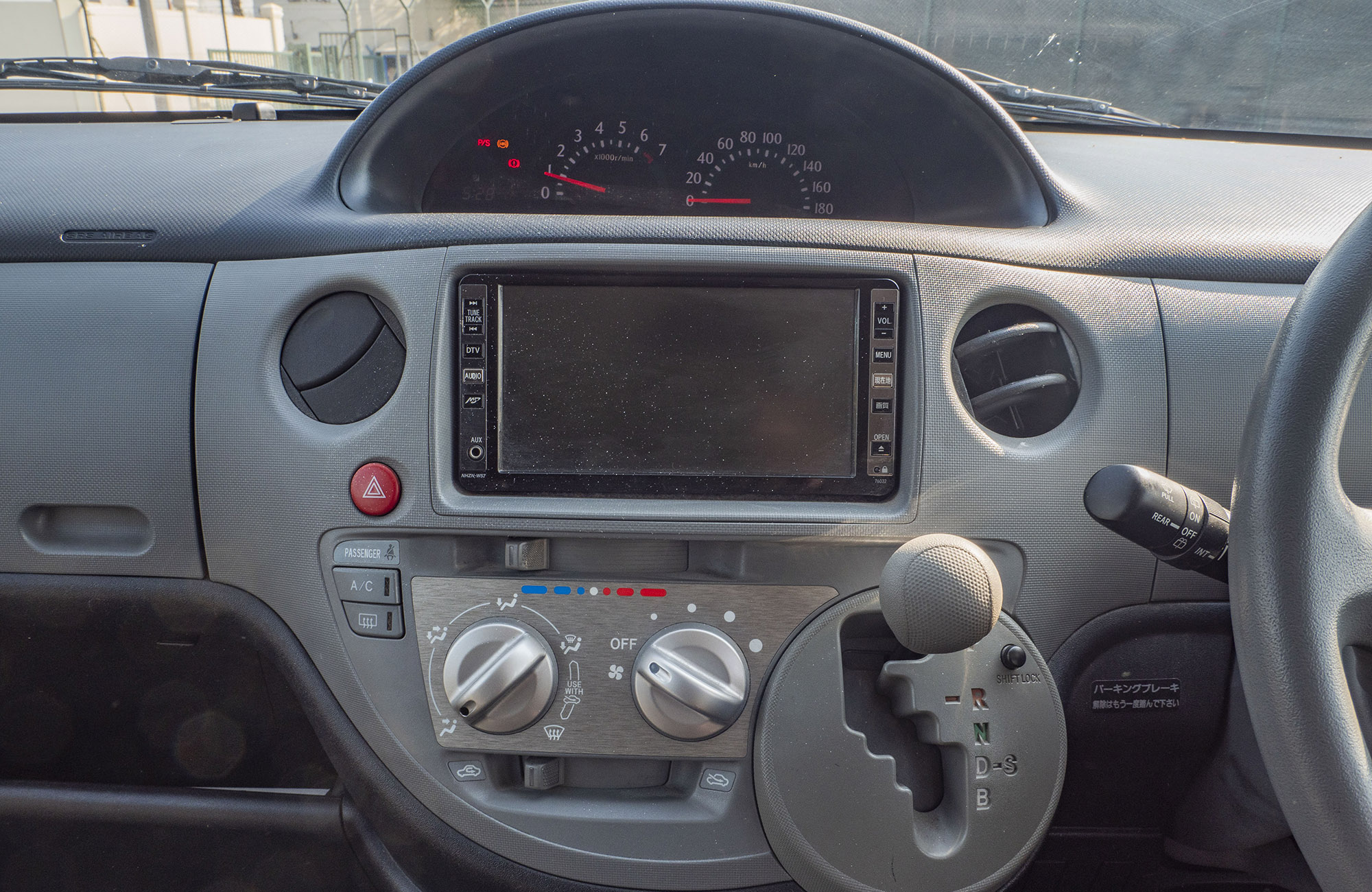 
								Toyota Sienta 2wd Model 2009 7seaters full									