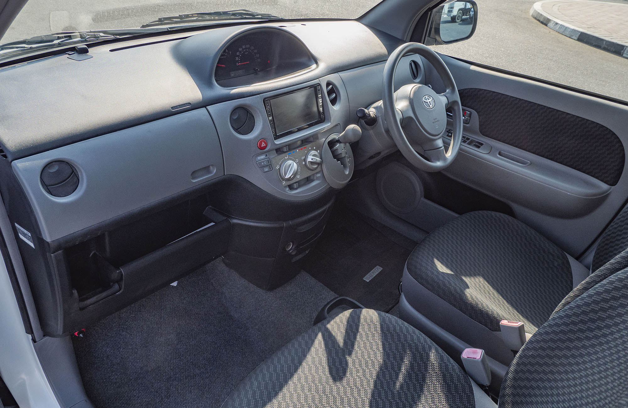 
								Toyota Sienta 2wd Model 2009 7seaters full									