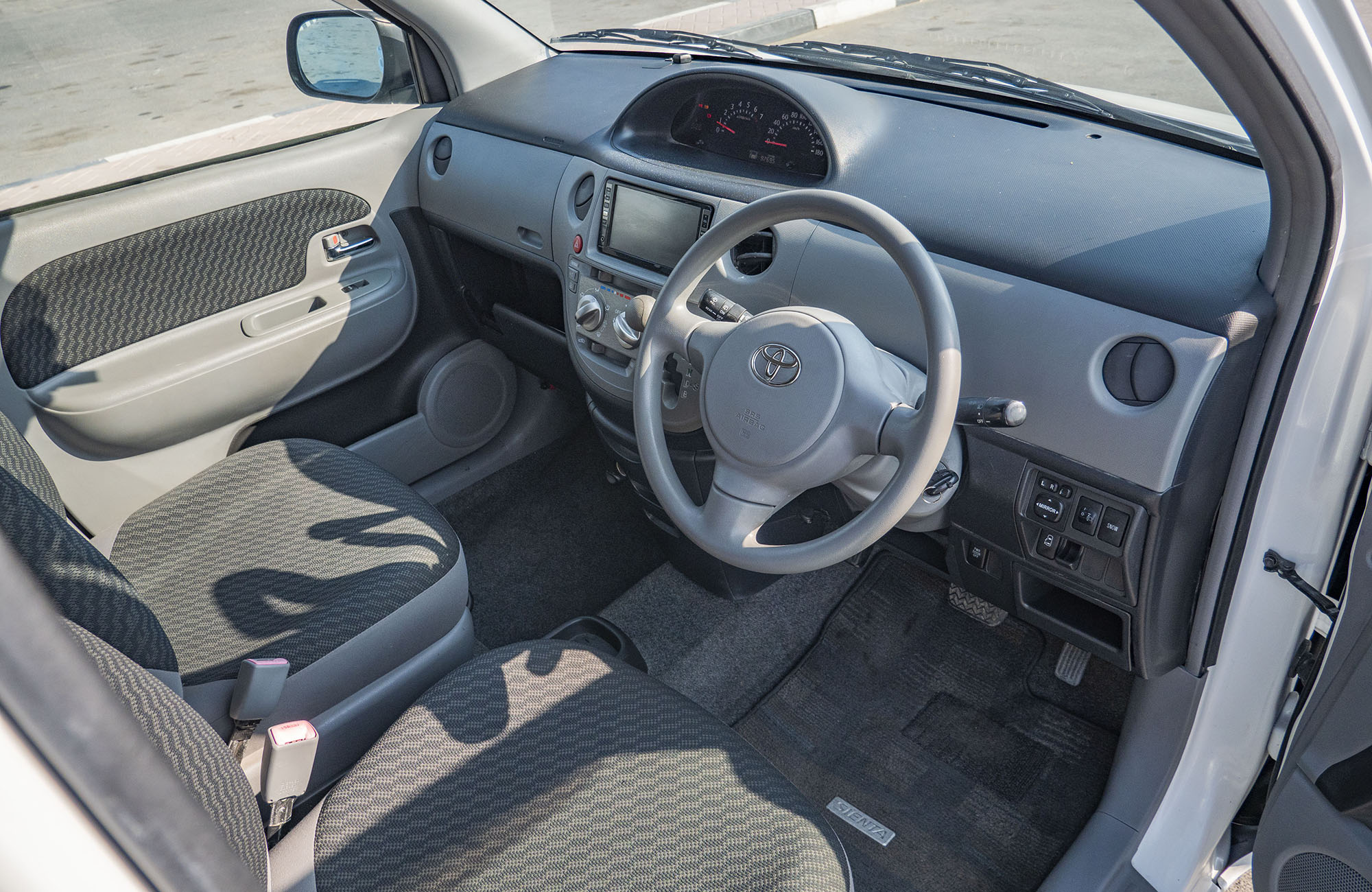 
								Toyota Sienta 2wd Model 2009 7seaters full									