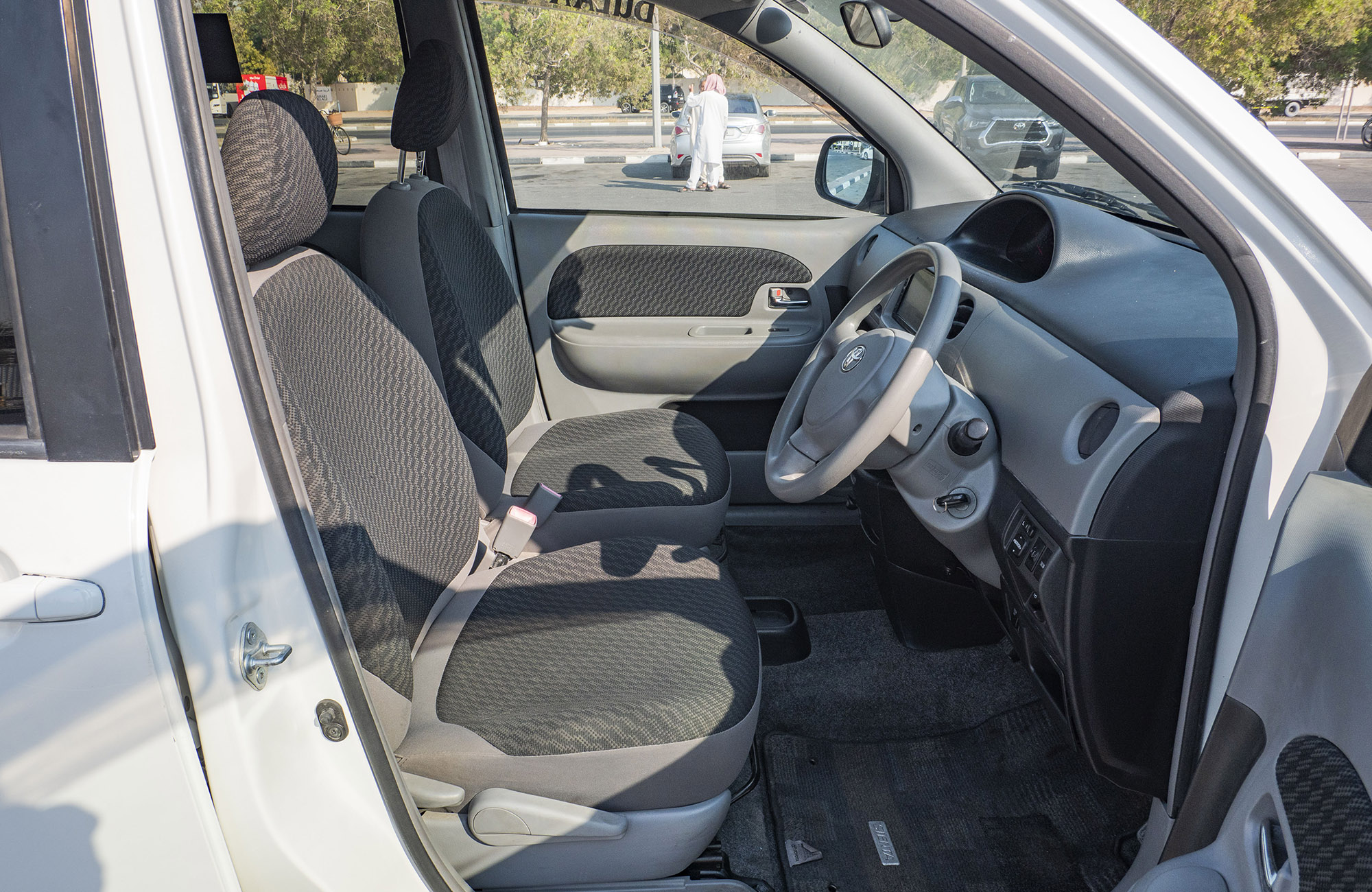 
								Toyota Sienta 2wd Model 2009 7seaters full									