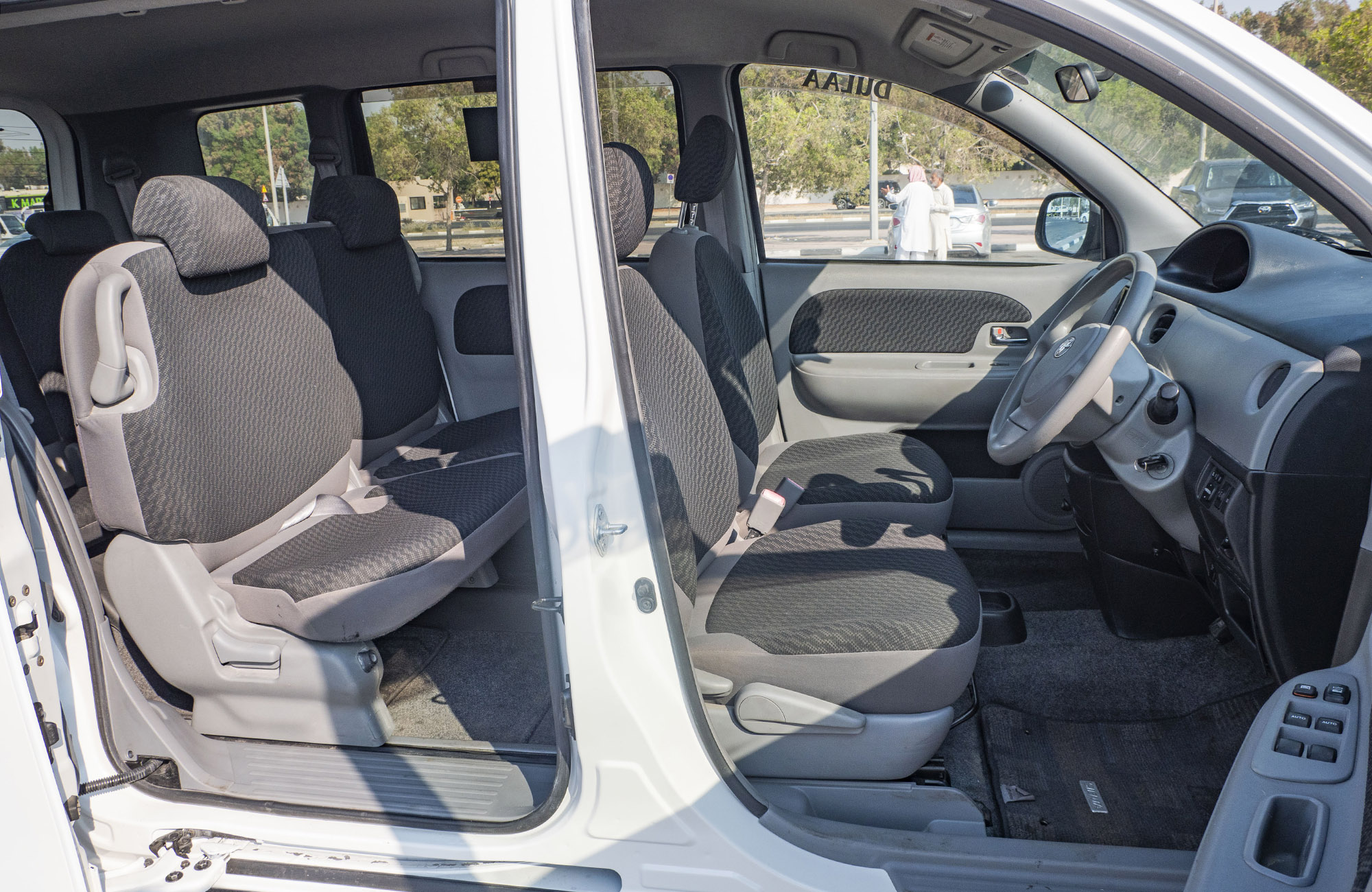 
								Toyota Sienta 2wd Model 2009 7seaters full									