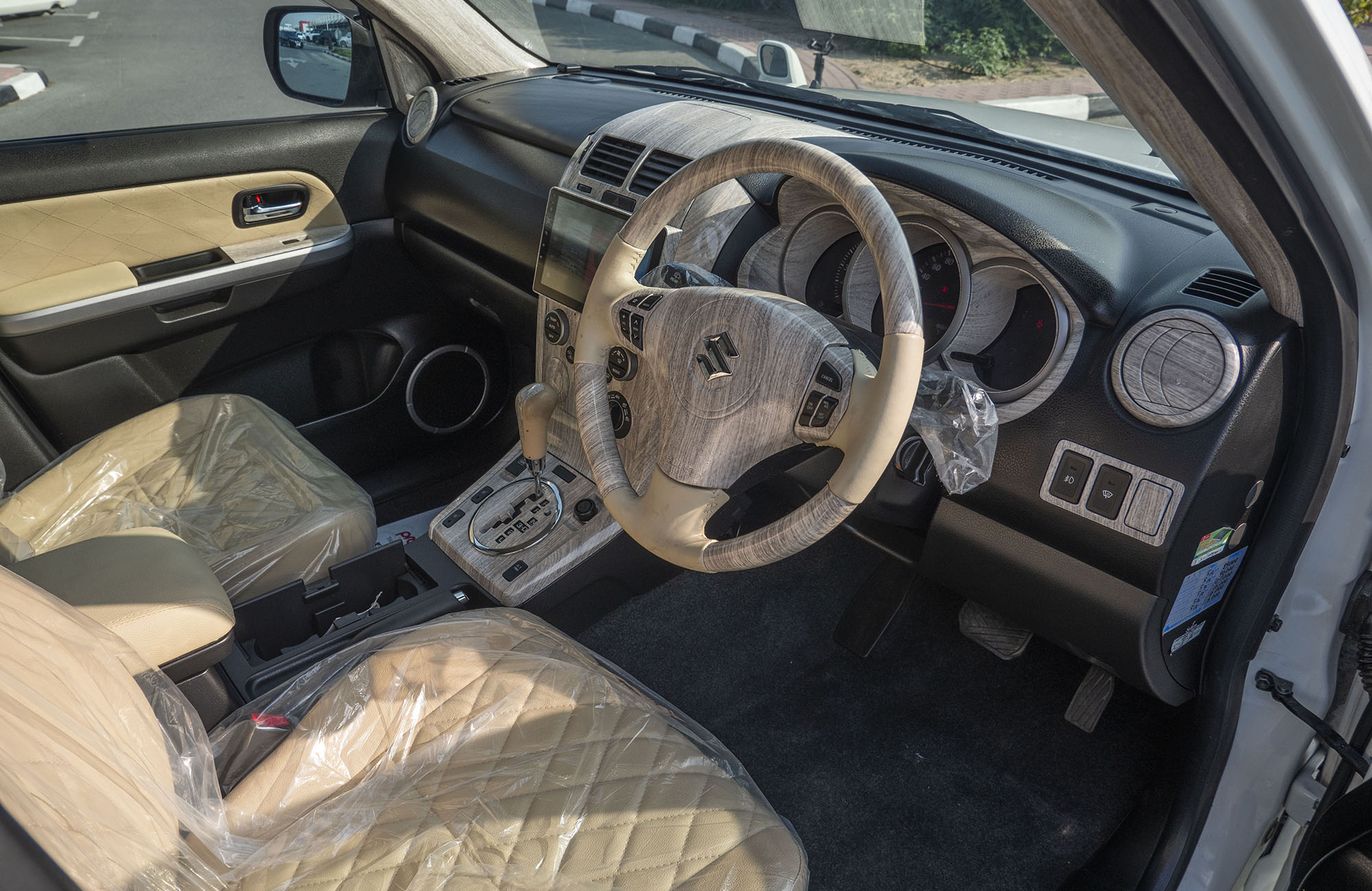 
								Suzuki Escudo 2011 4WD full									