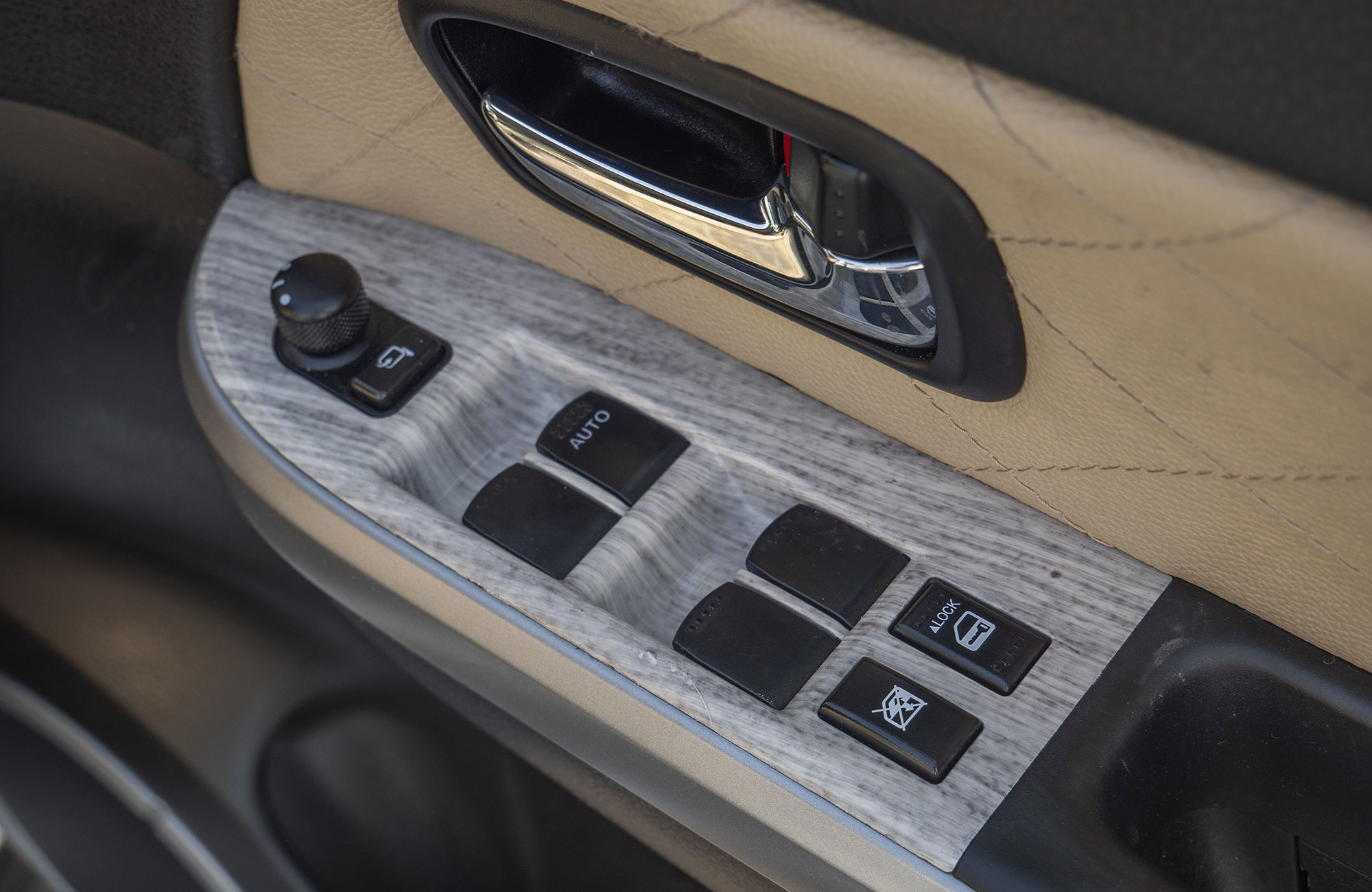 
								Suzuki Escudo 2011 4WD full									