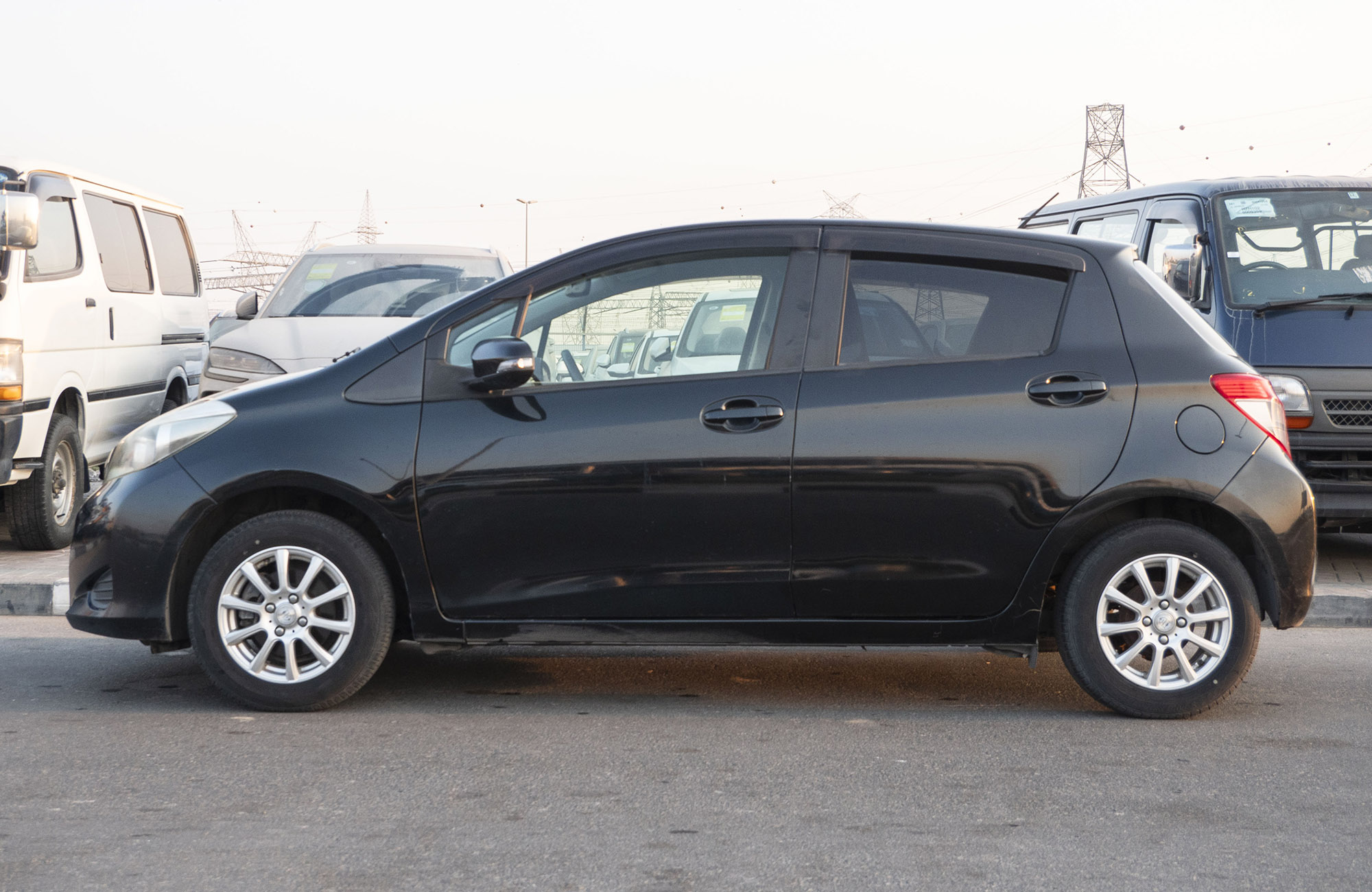 
								Toyota Vitz Model 2008 2wd full									