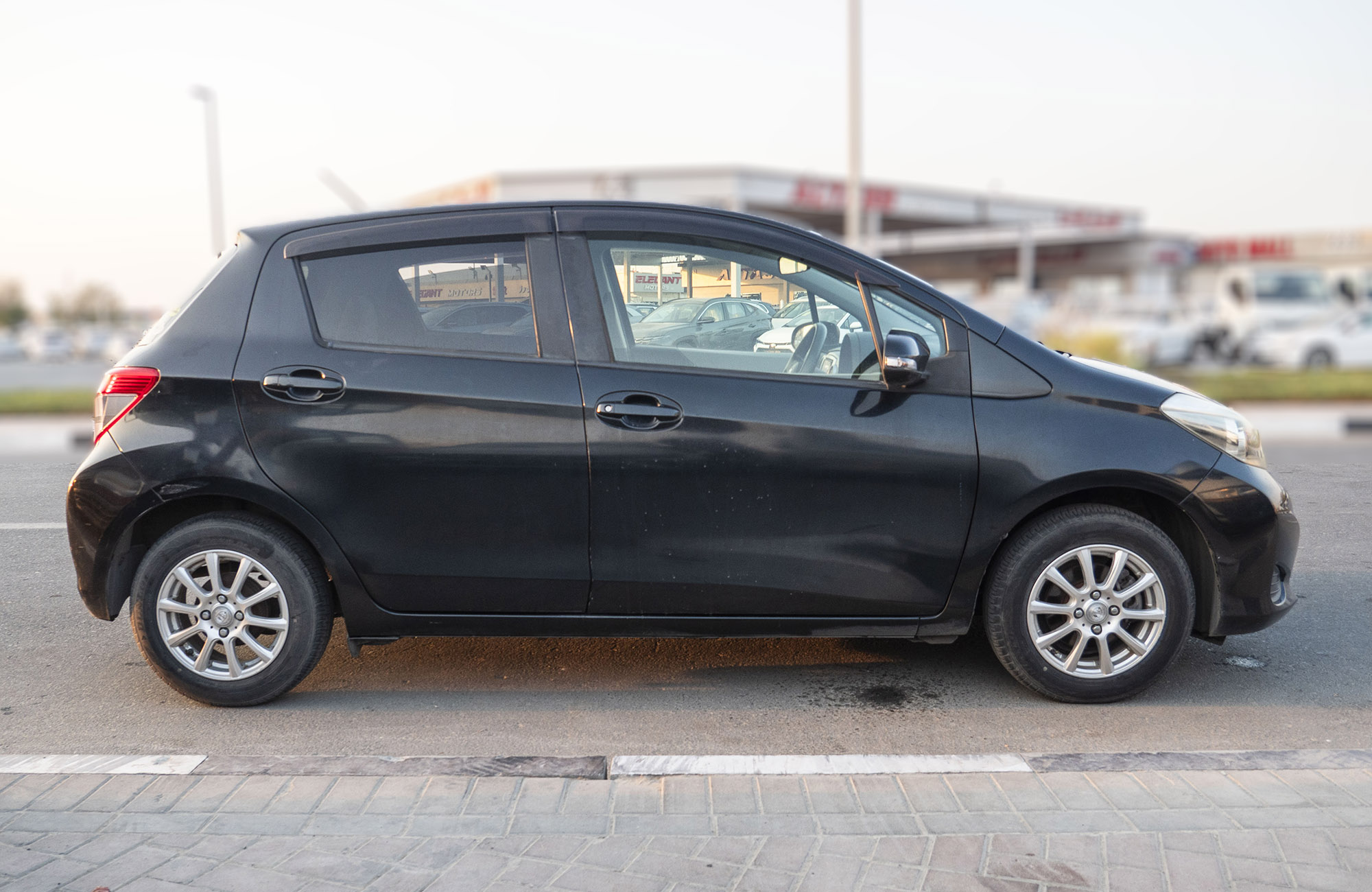 
								Toyota Vitz Model 2008 2wd full									