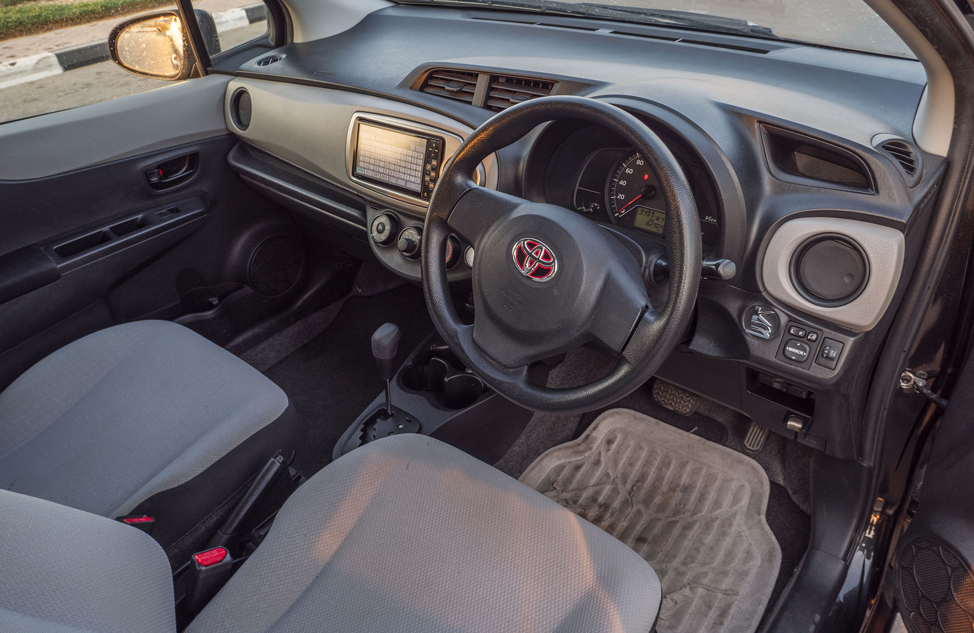 
								Toyota Vitz Model 2008 2wd full									