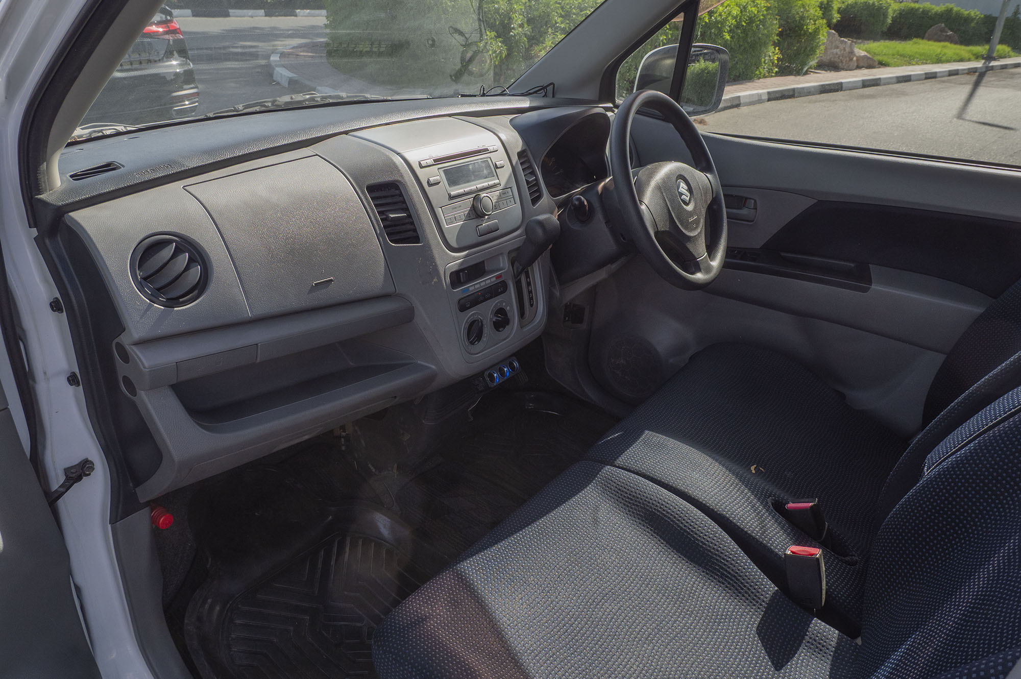 
								Suzuki Wagon R Model 2011 full									