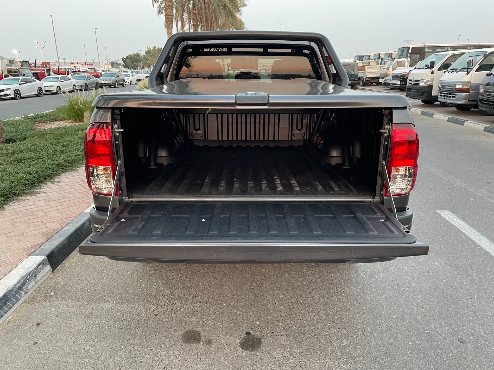 
								Toyota Hilux 2020 Model AT full									