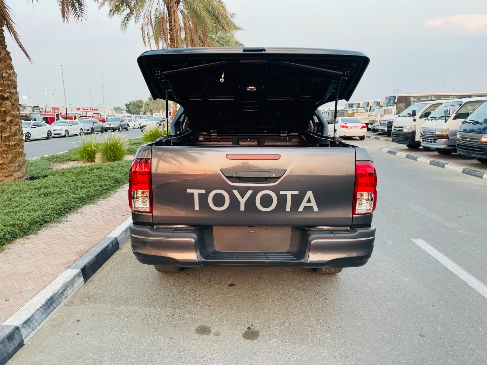 
								Toyota Hilux 2020 Model AT full									