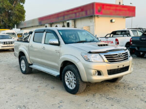 Toyota Hilux 2014 Model AT