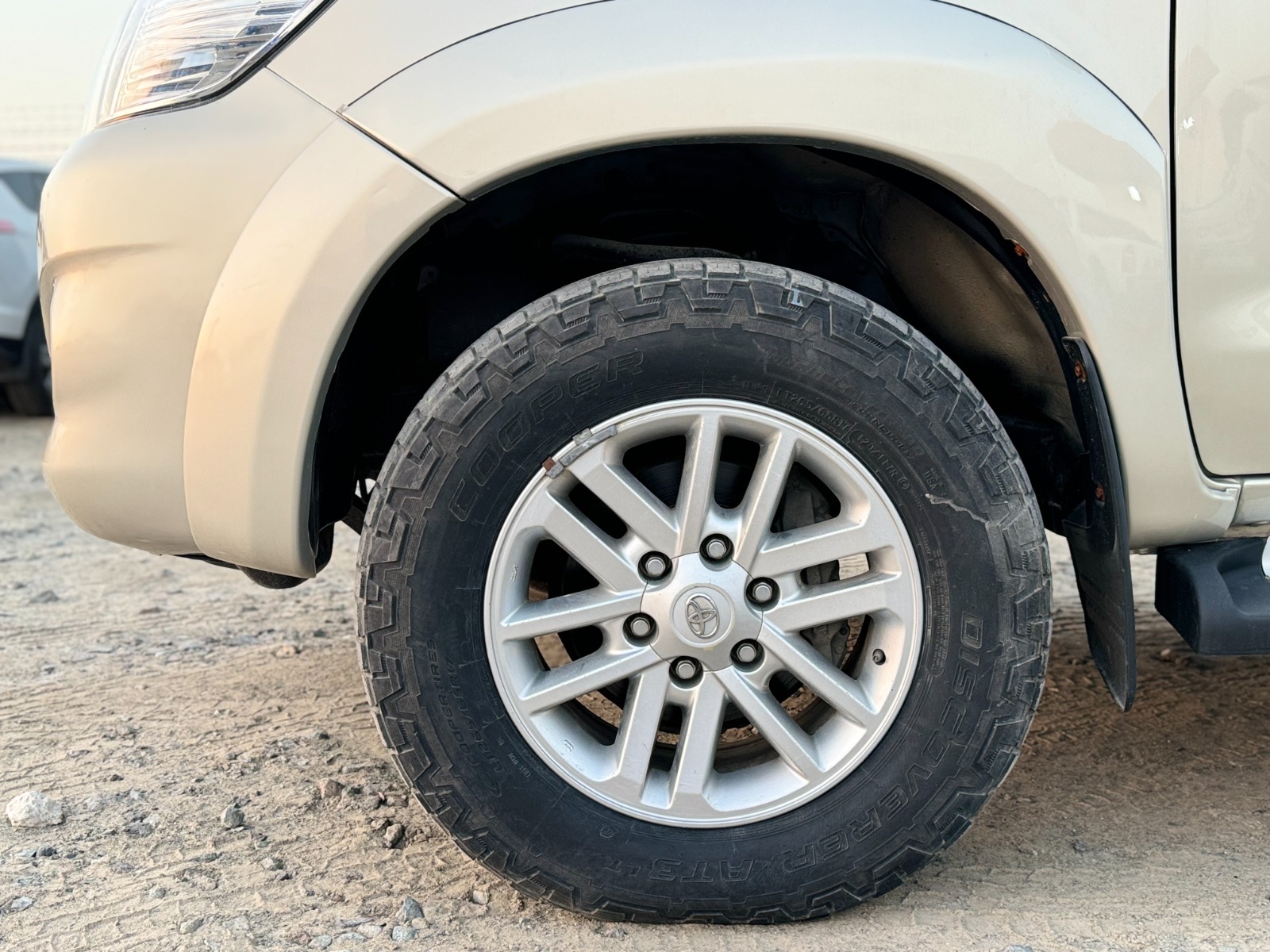 
								Toyota Hilux 2014 Model AT full									