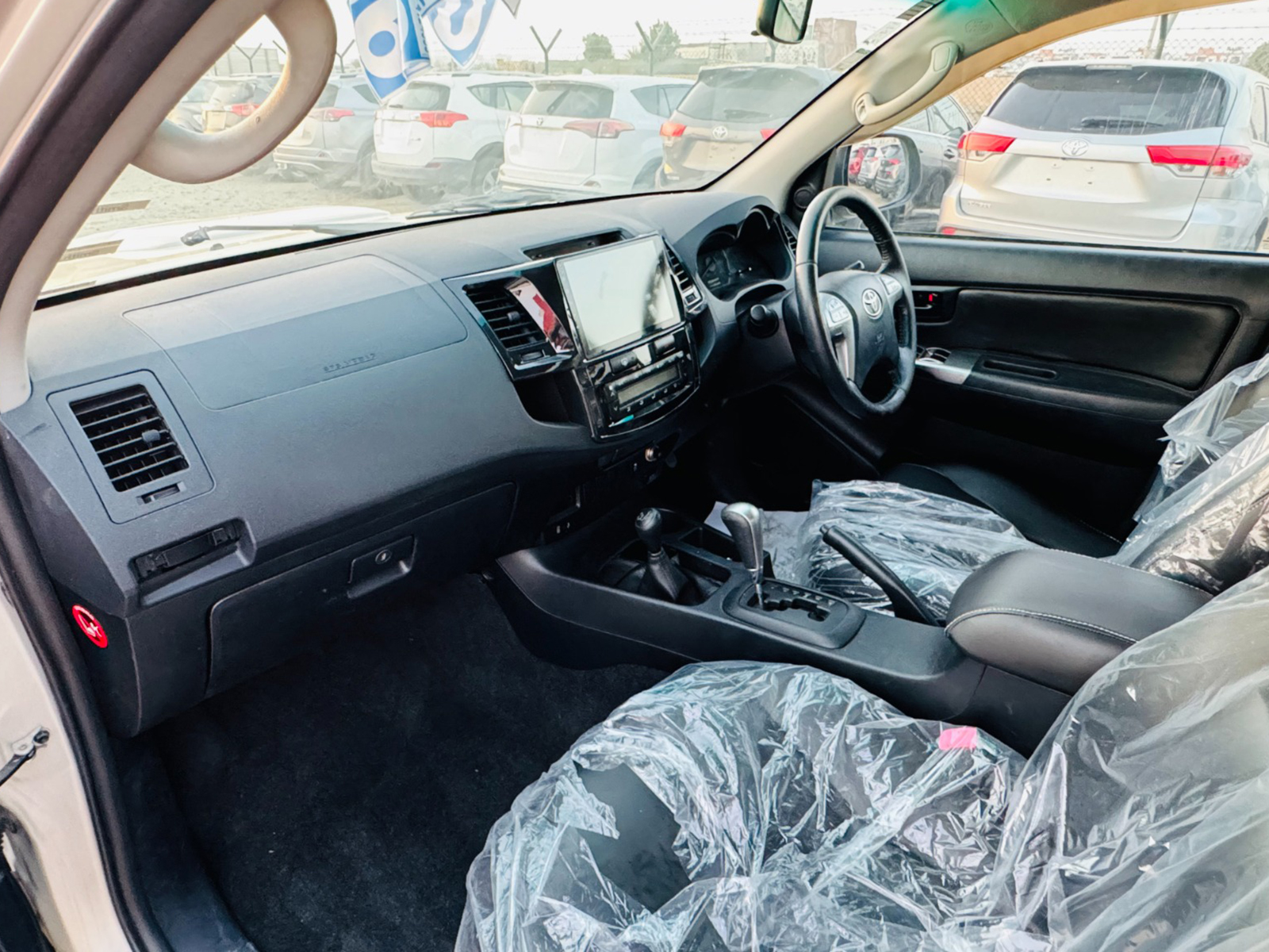 
								Toyota Hilux 2014 Model AT full									