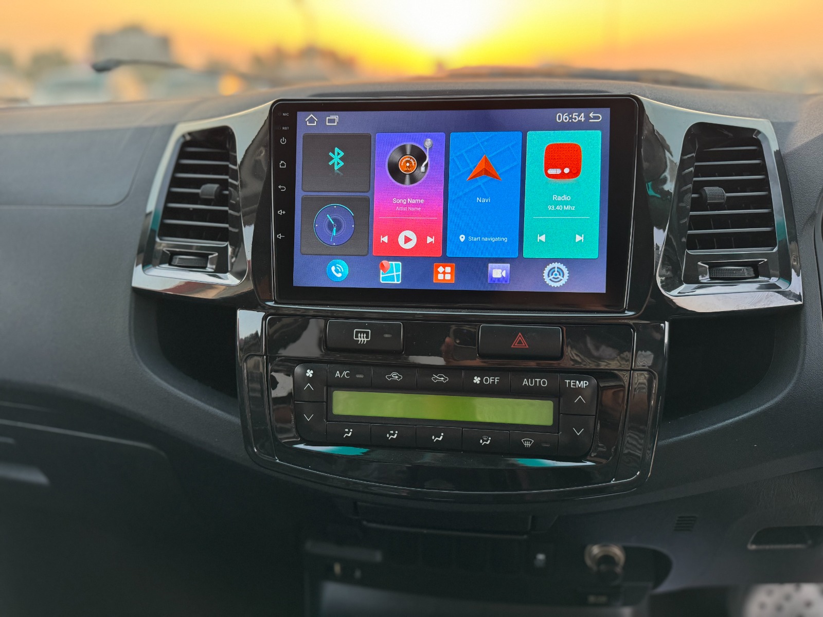 
								Toyota Hilux 2014 Model AT full									