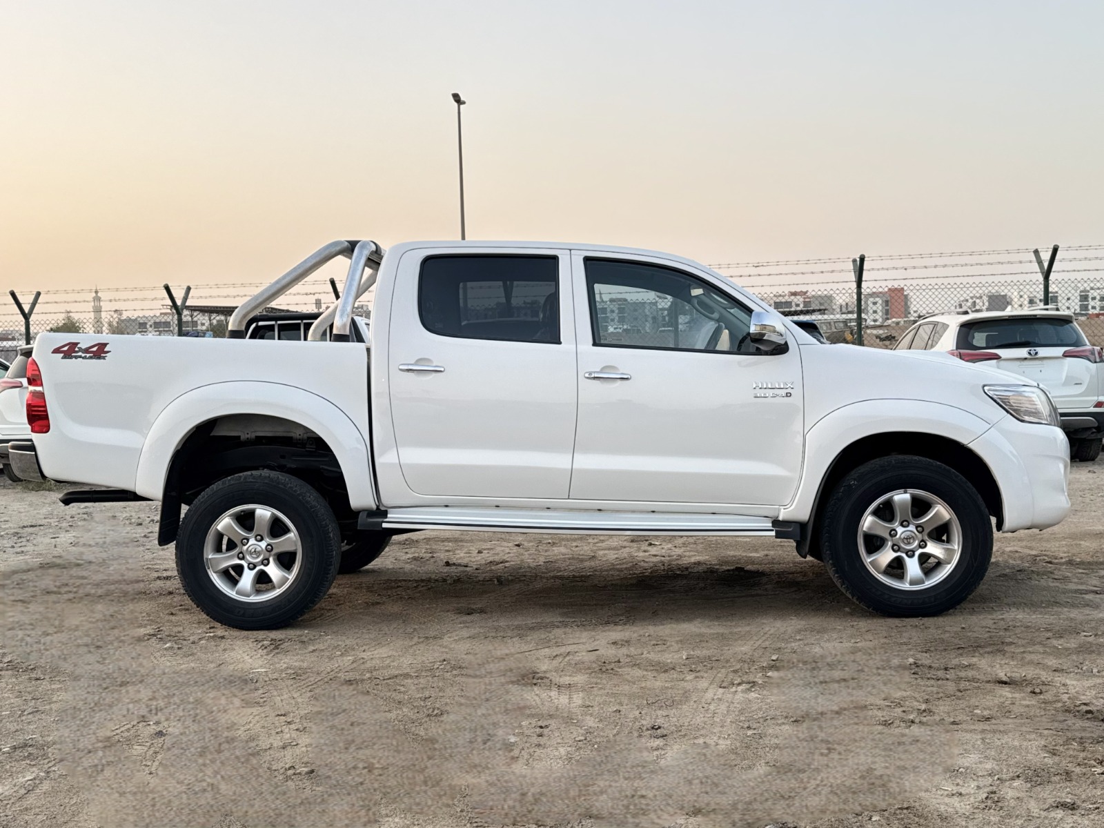 
								Toyota Hilux 4×4 2012 Model AT full									