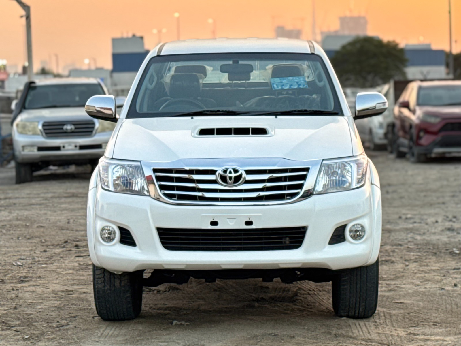 
								Toyota Hilux 4×4 2012 Model AT full									