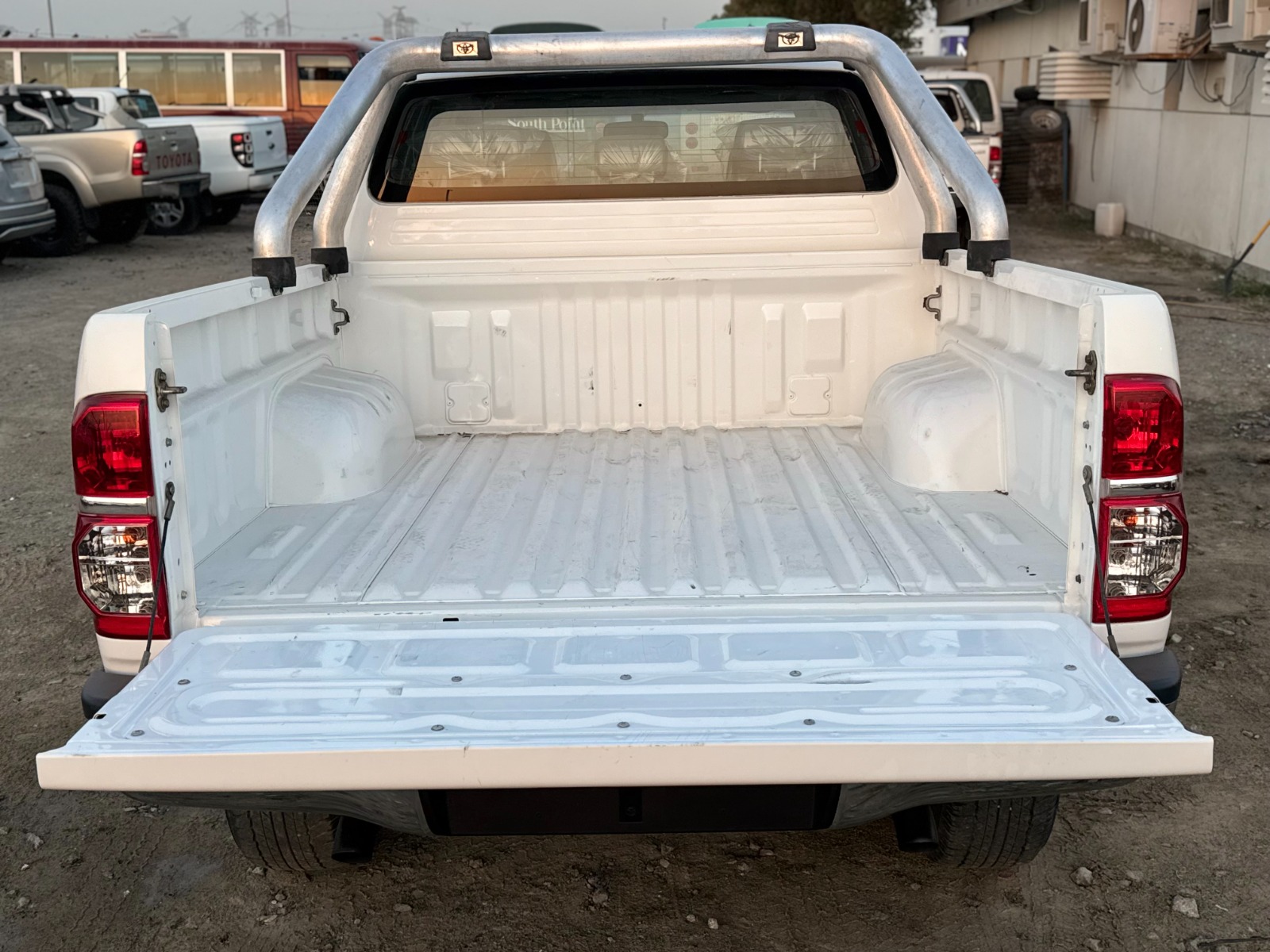 
								Toyota Hilux 4×4 2012 Model AT full									