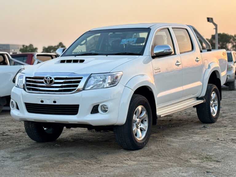 Toyota Hilux 4×4 2012 Model AT