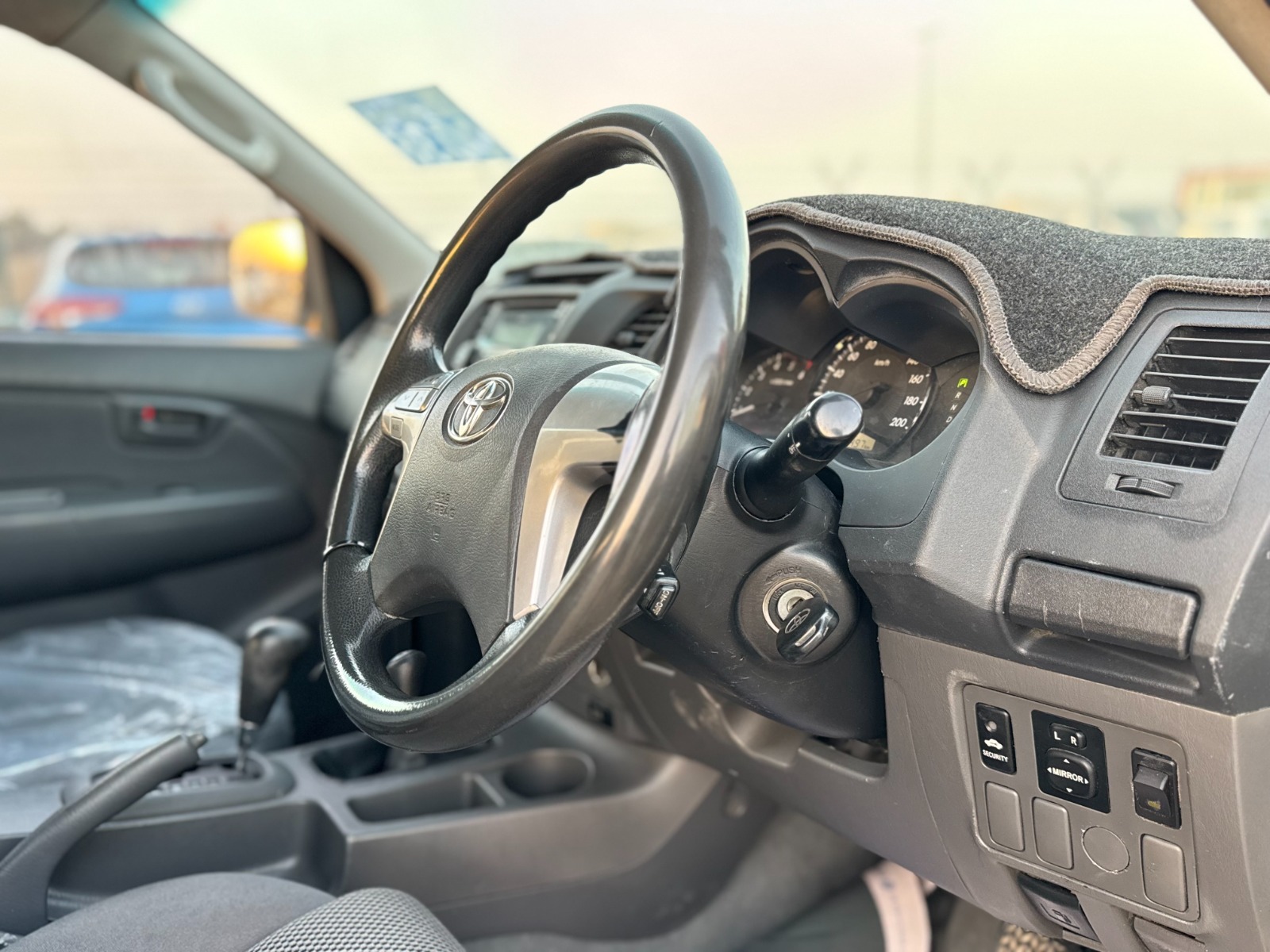 
								Toyota Hilux 4×4 2012 Model AT full									