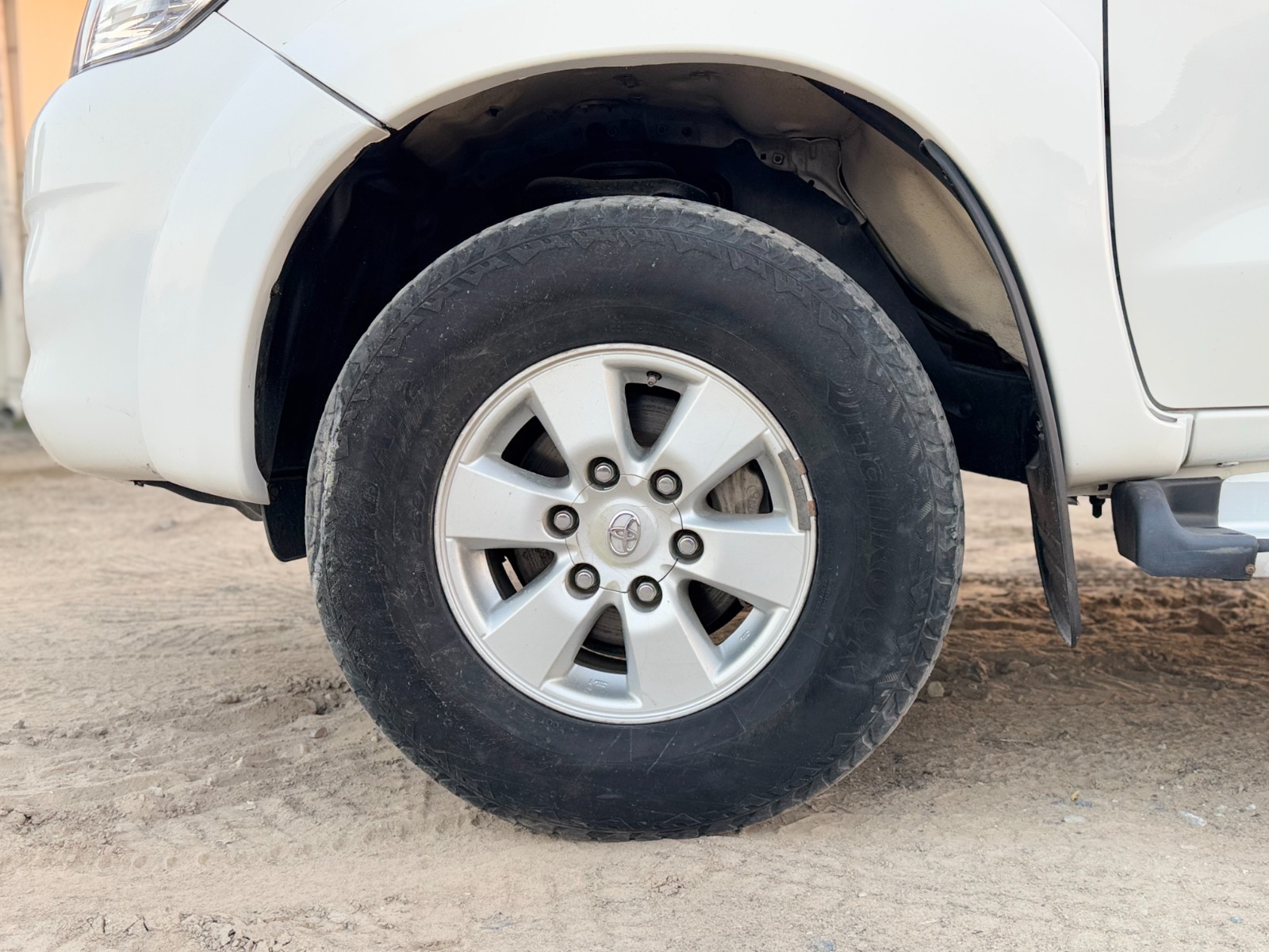 
								Toyota Hilux 2010 Model Manual full									