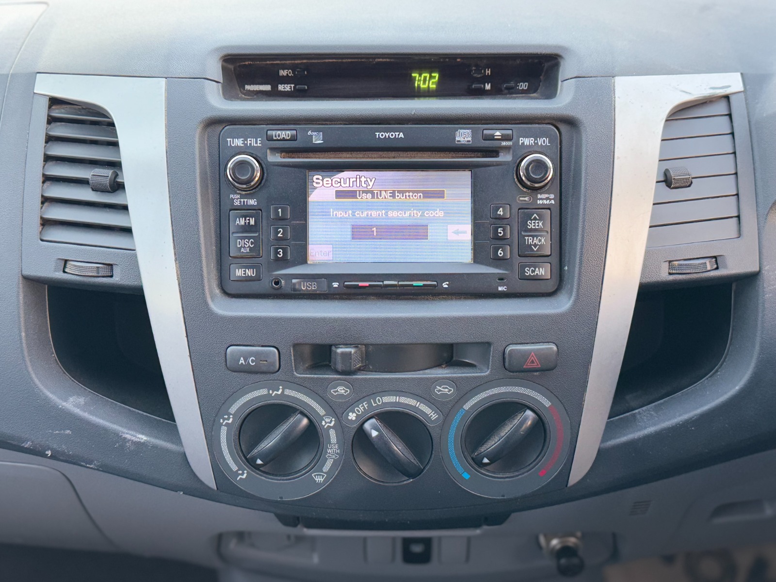 
								Toyota Hilux 2010 Model Manual full									