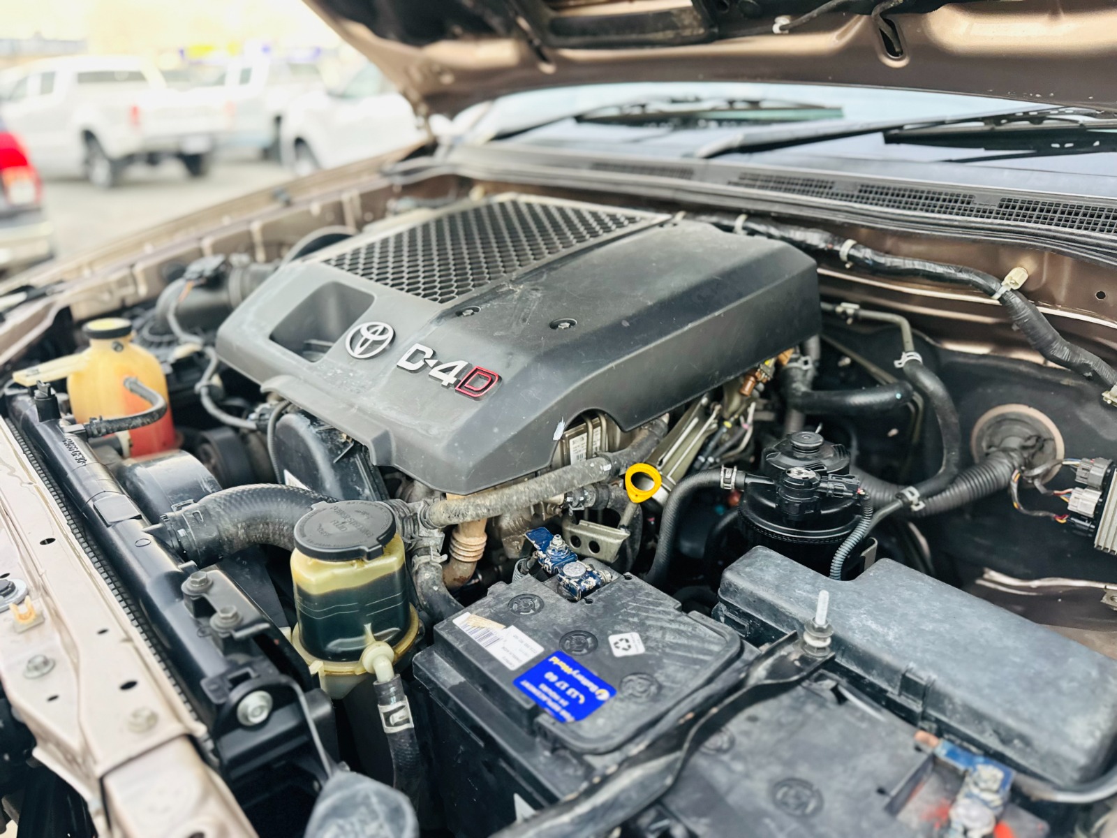 
								Toyota Hilux 2010 AT full									