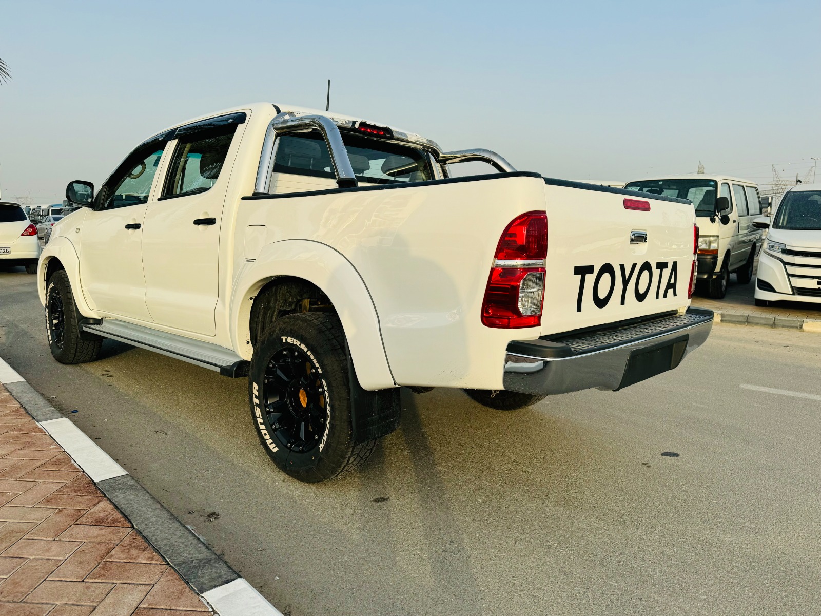 
								Toyota Hilux 2013 Model full									