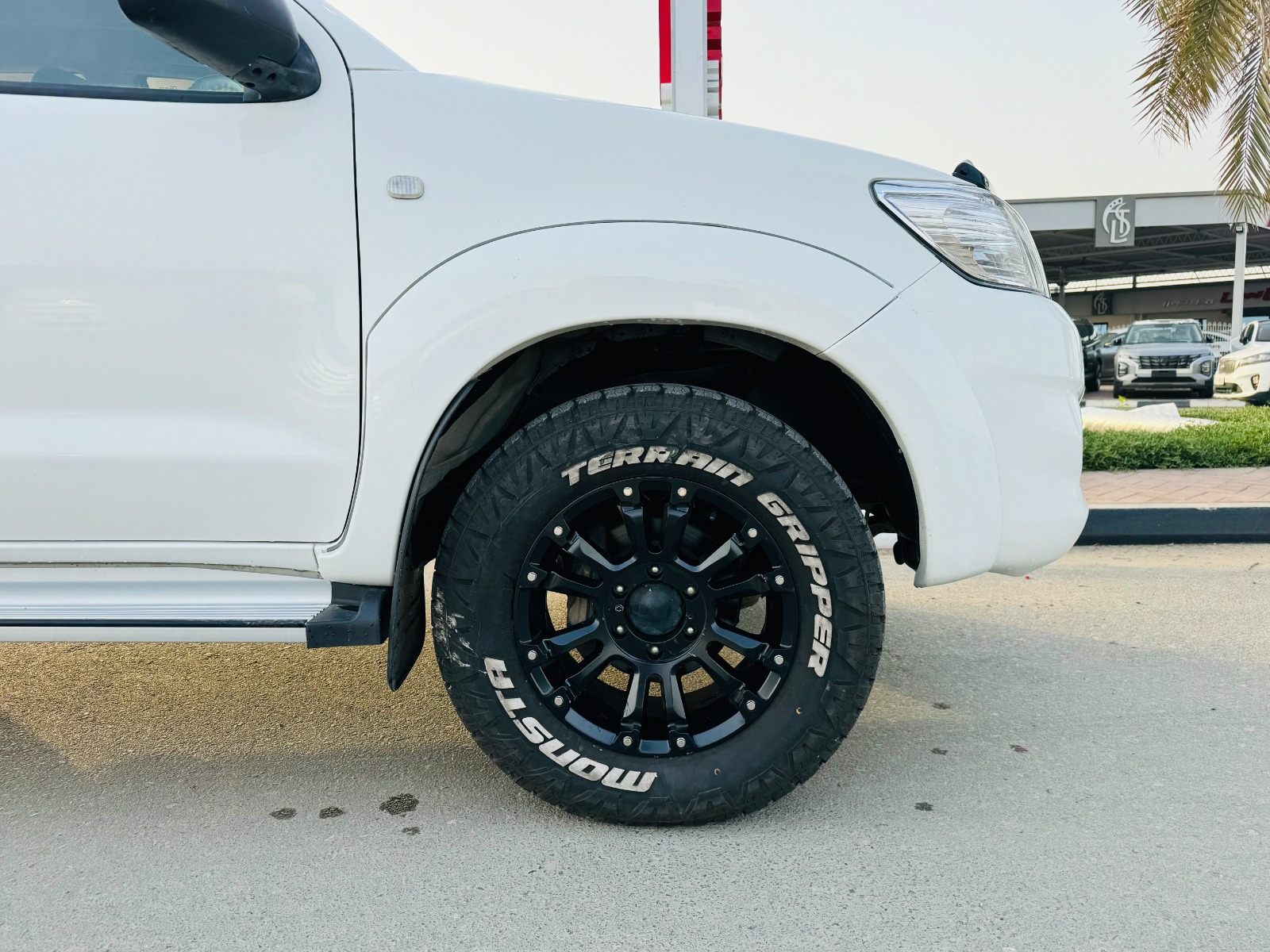 
								Toyota Hilux 2013 Model full									