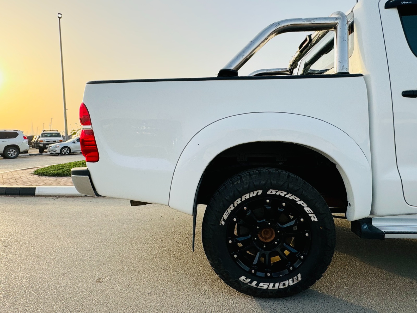 
								Toyota Hilux 2013 Model full									