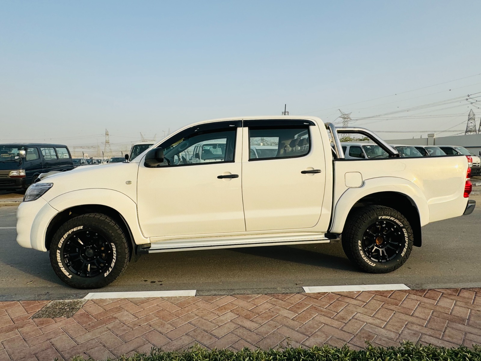 
								Toyota Hilux 2013 Model full									
