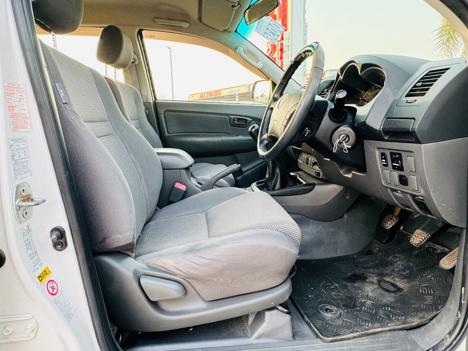 
								Toyota Hilux 2013 Model full									