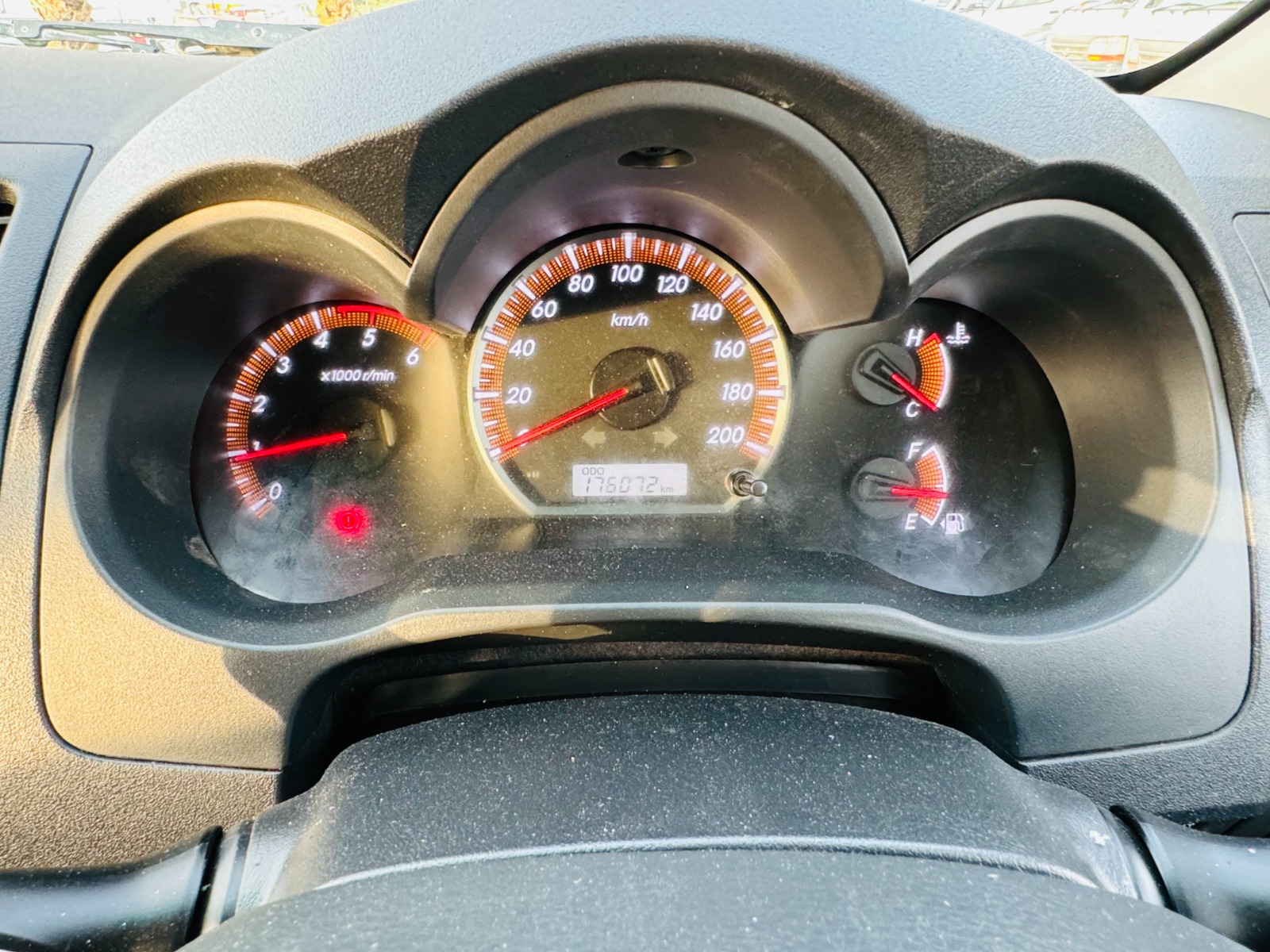 
								Toyota Hilux 2013 Model full									