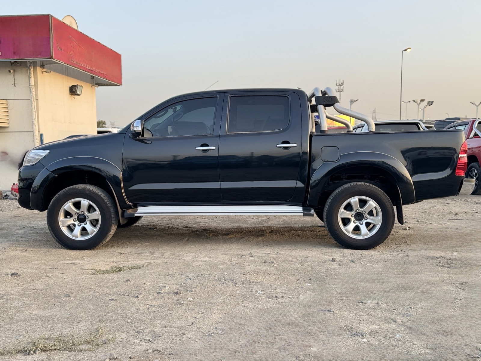 
								Toyota Hilux 2010 Model full									