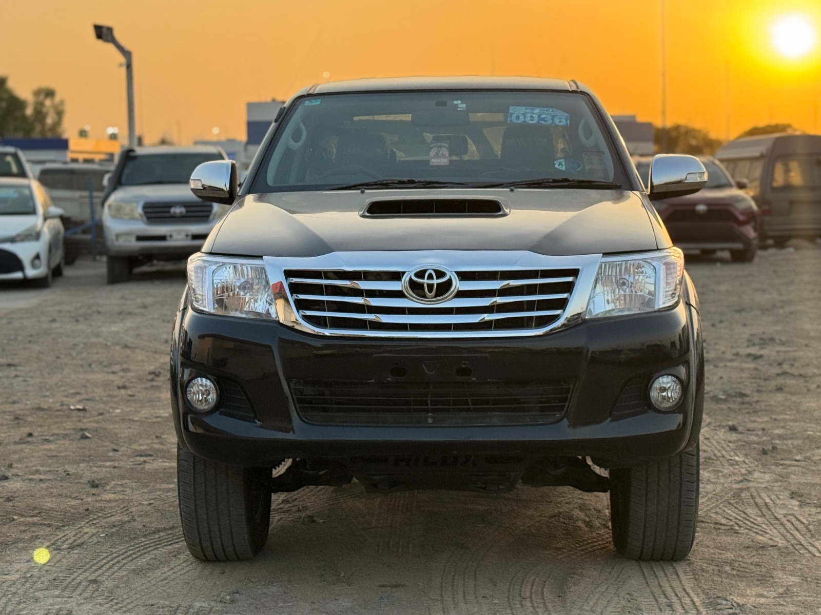 
								Toyota Hilux 2010 Model full									
