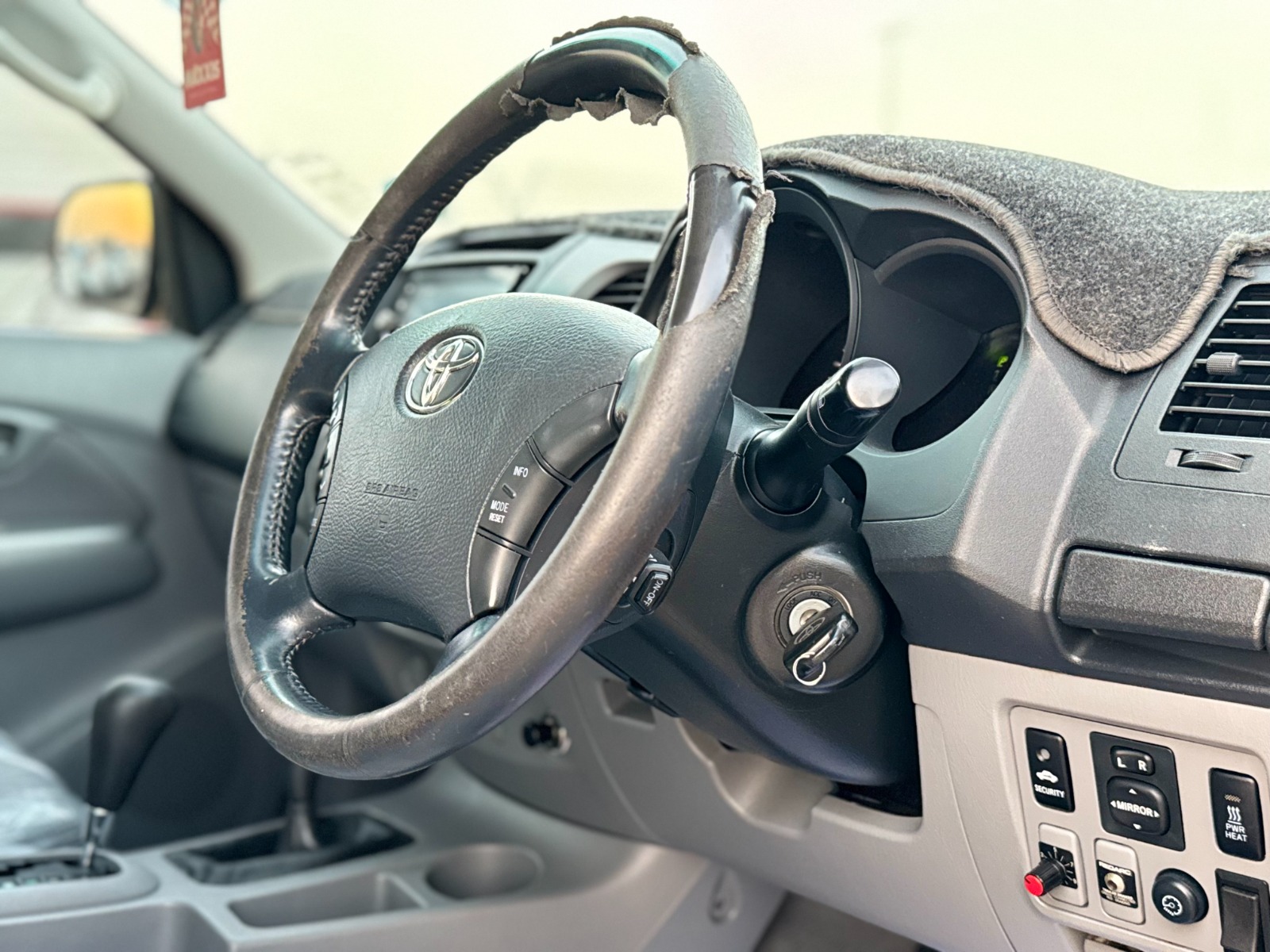 
								Toyota Hilux 2010 Model full									