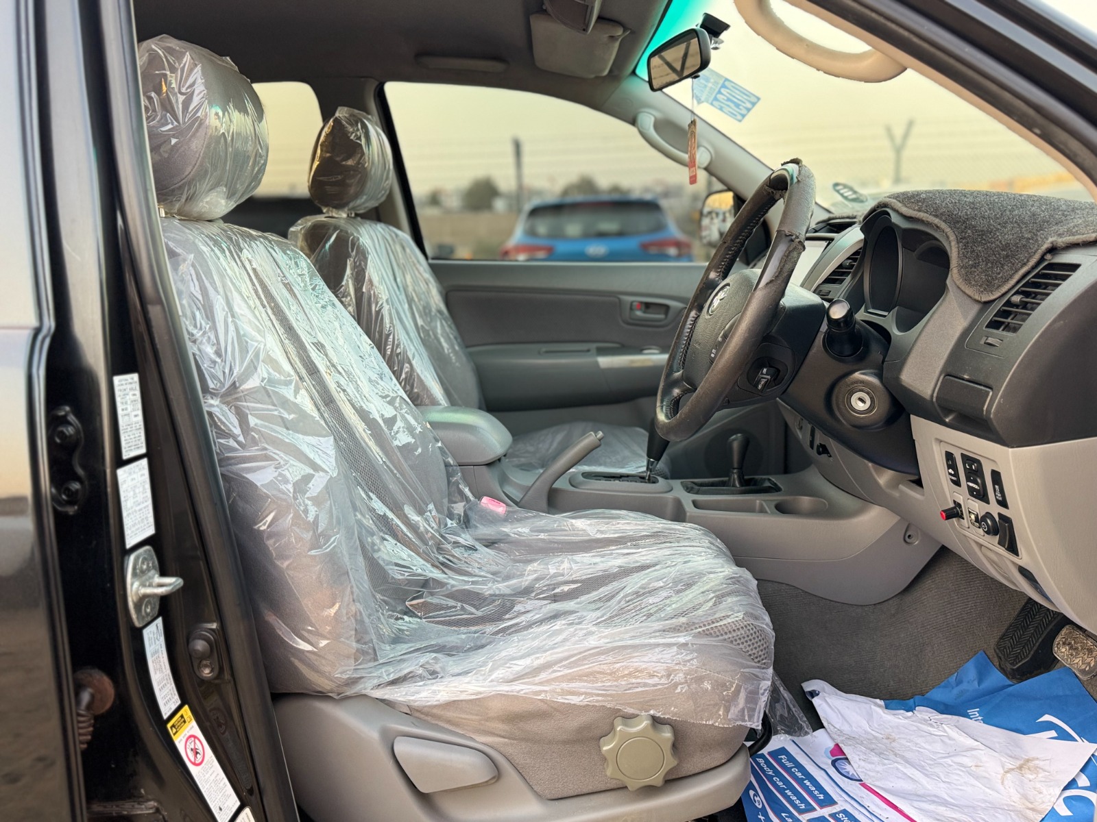 
								Toyota Hilux 2010 Model full									