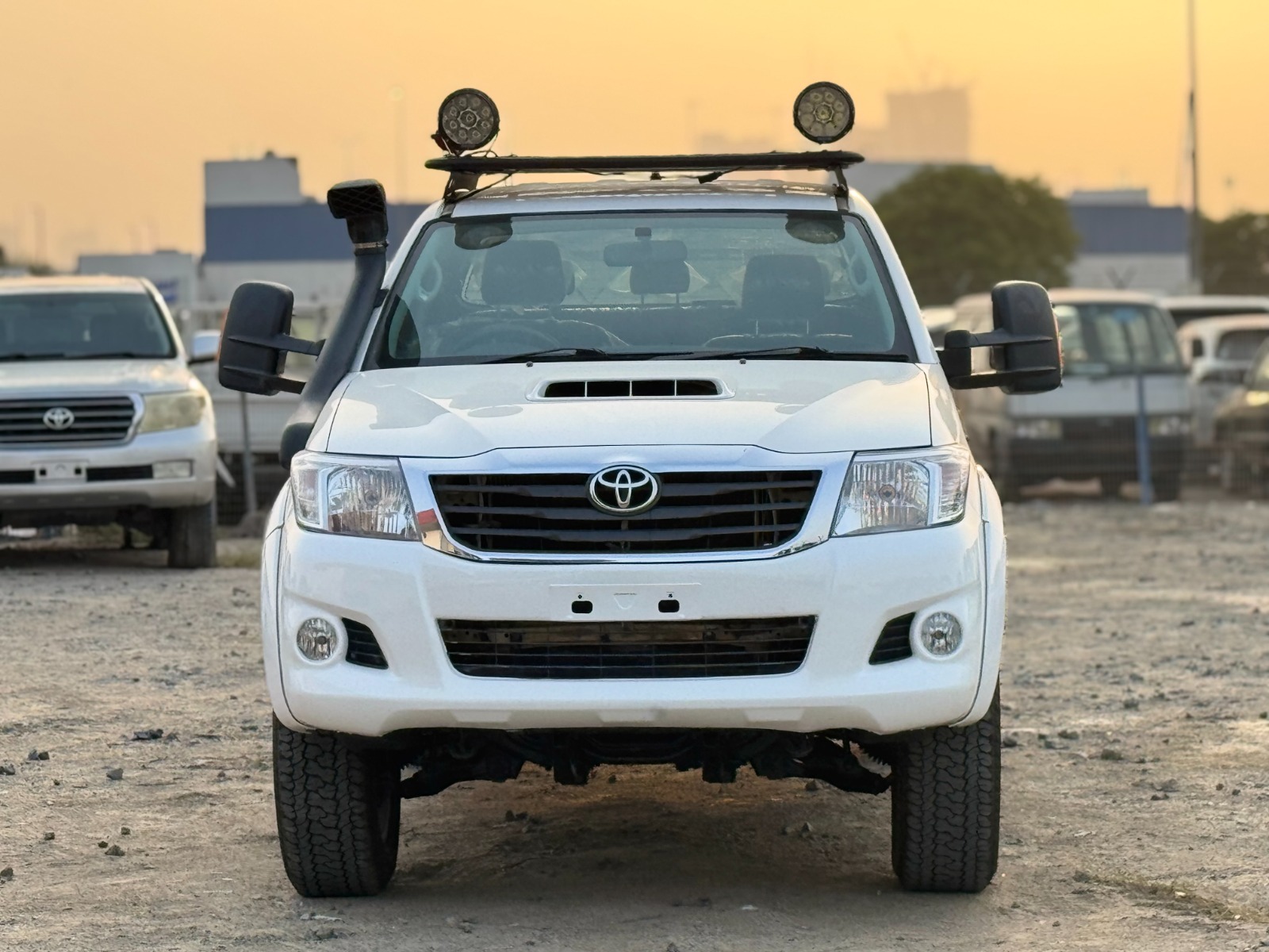 
								Toyota Hilux 2015 Model full									