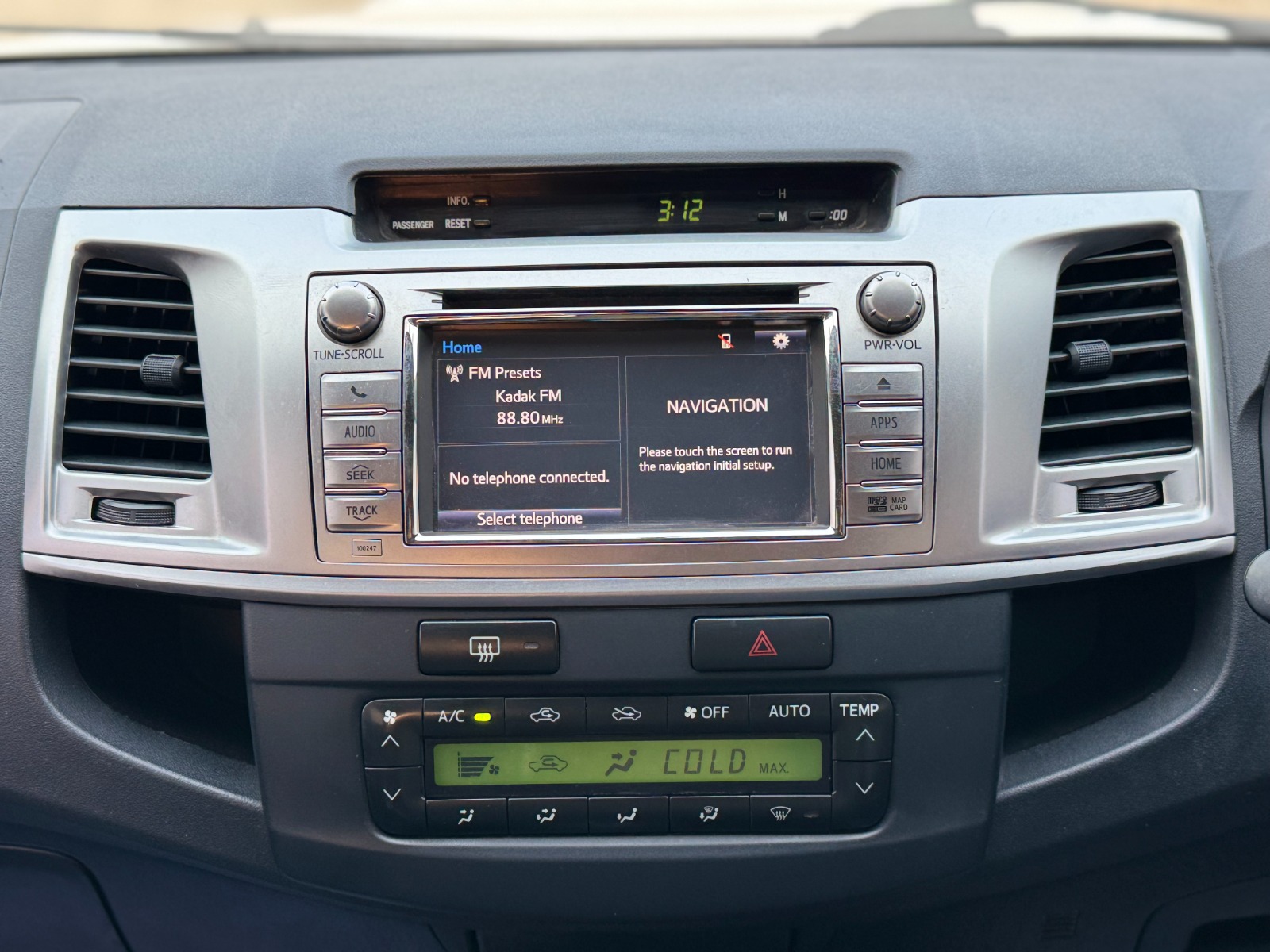 
								Toyota Hilux 2015 Model full									