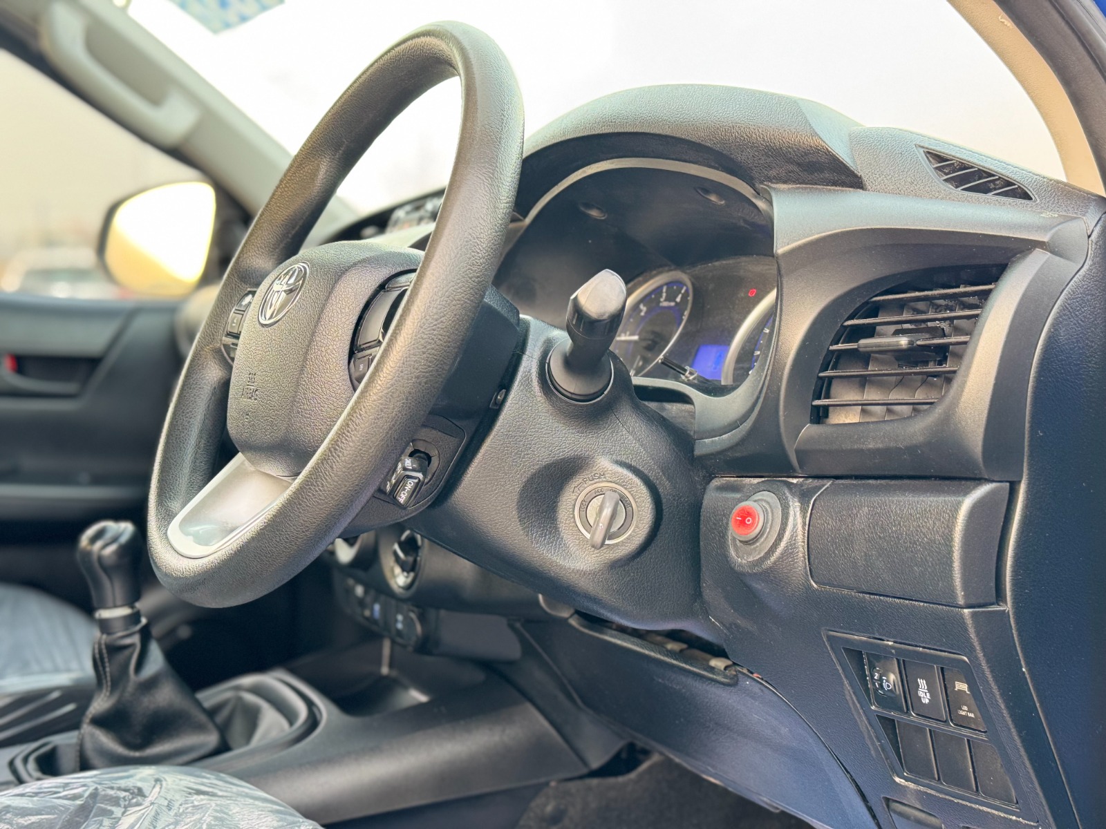 
								Toyota Hilux 2017 Model full									