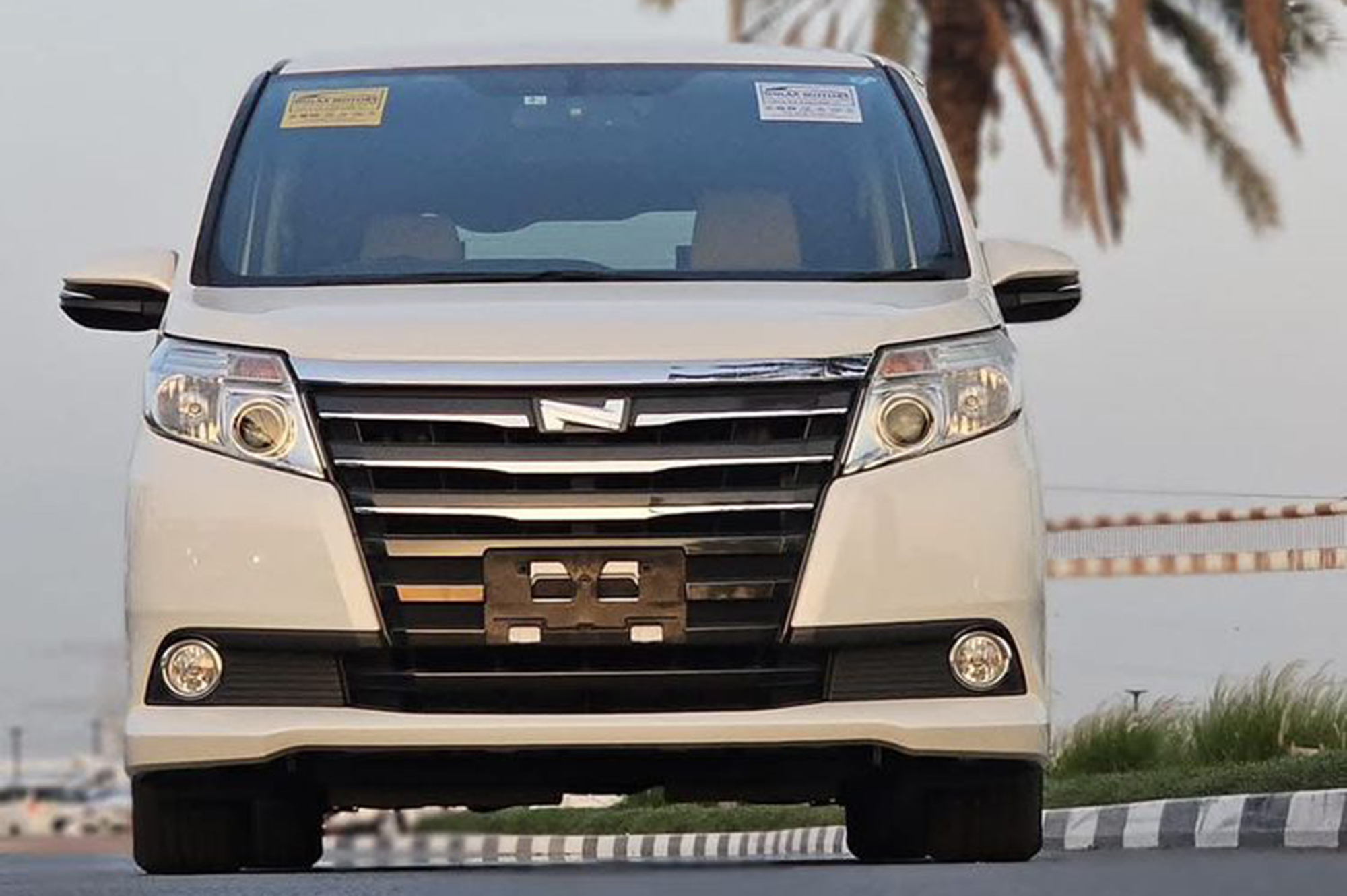 
								Toyota Noah Model 2015 full									
