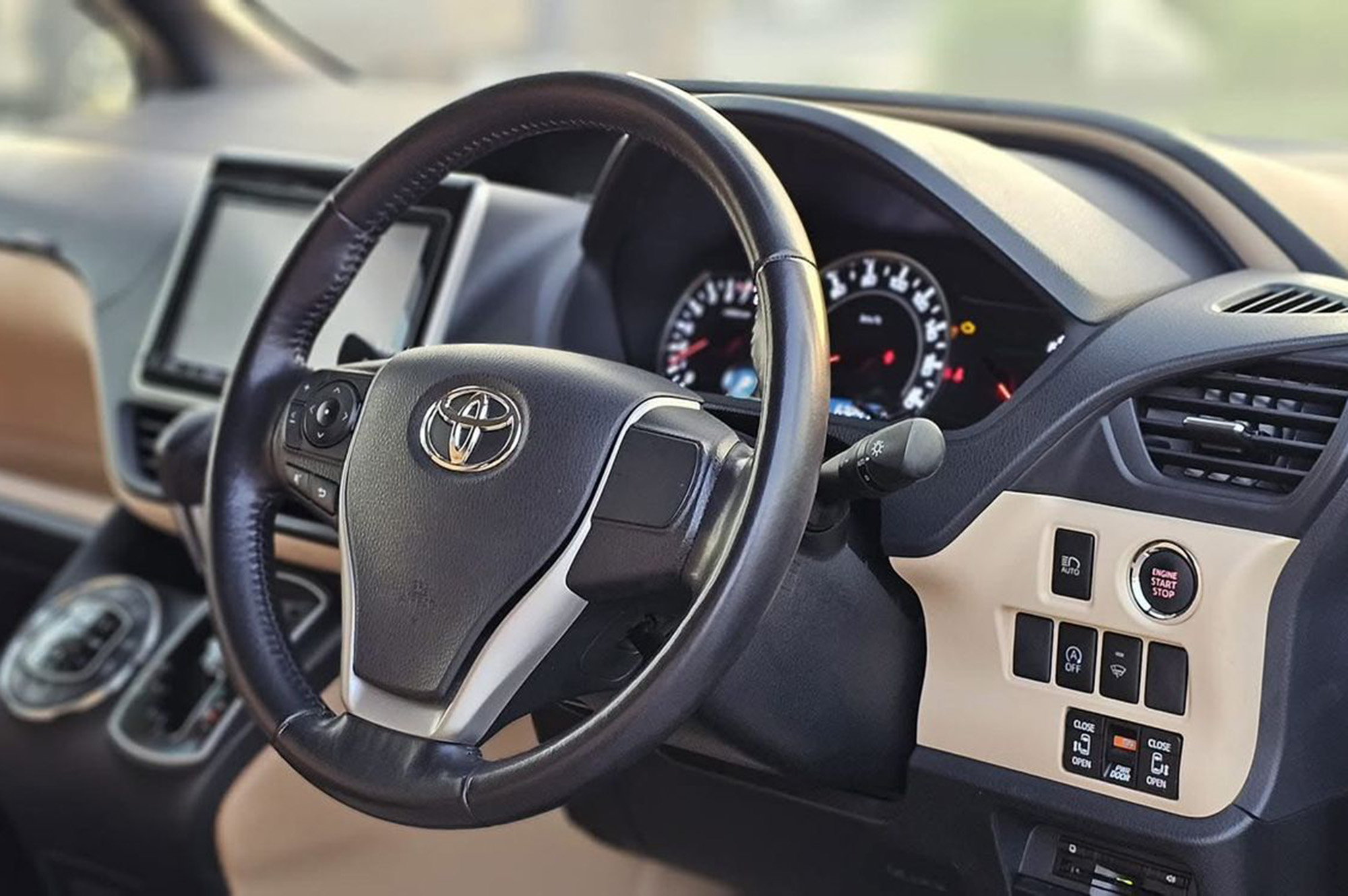 
								Toyota Noah Model 2015 full									