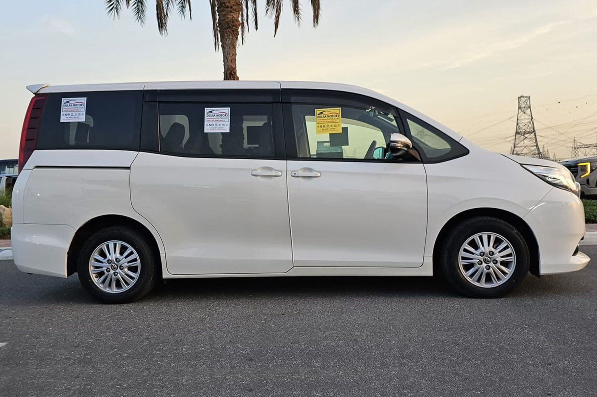 
								Toyota Noah Model 2015 full									