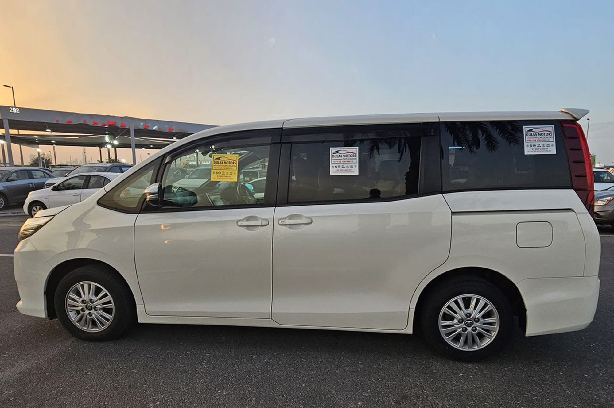 
								Toyota Noah Model 2015 full									