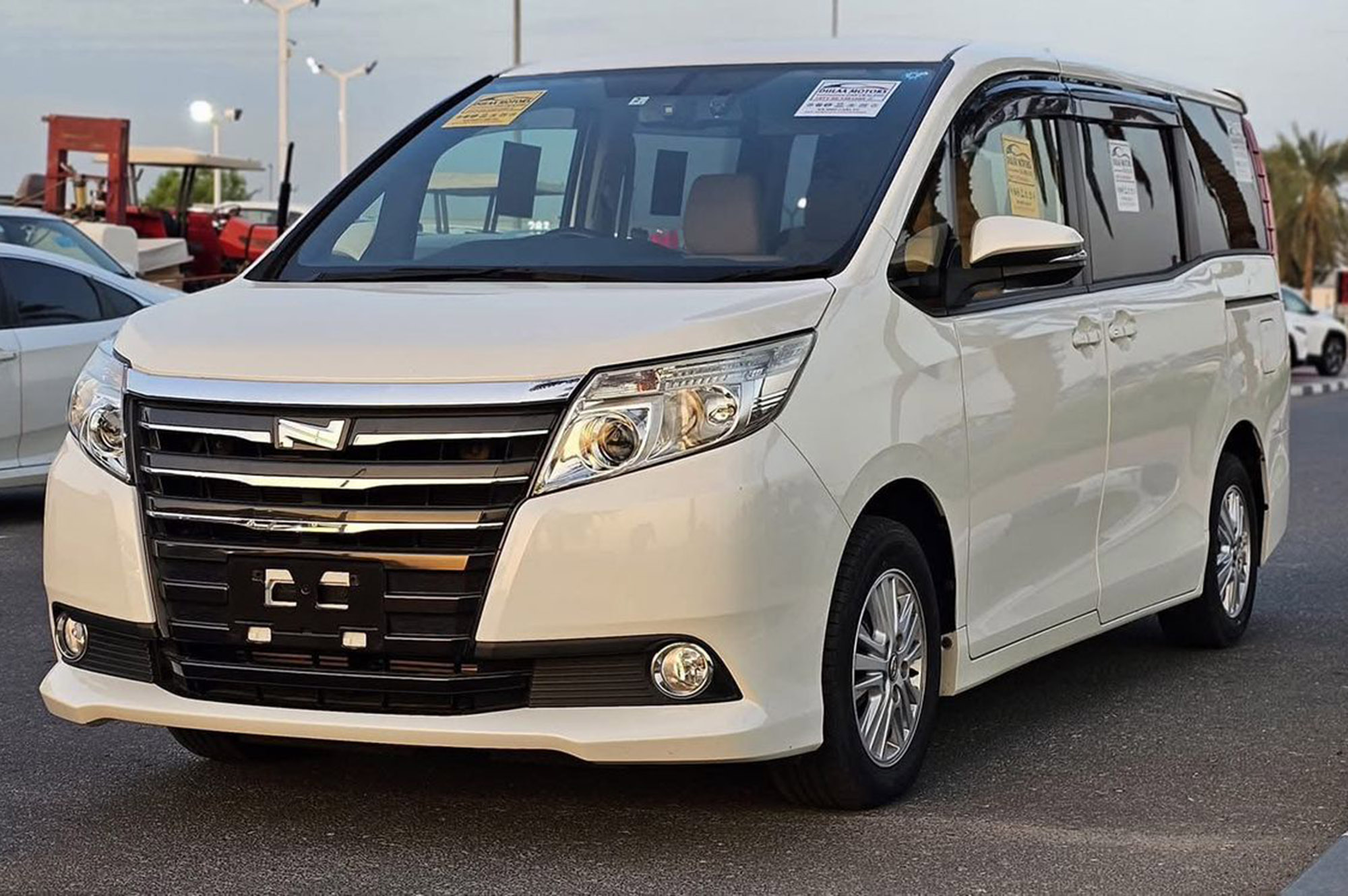 
								Toyota Noah Model 2015 full									
