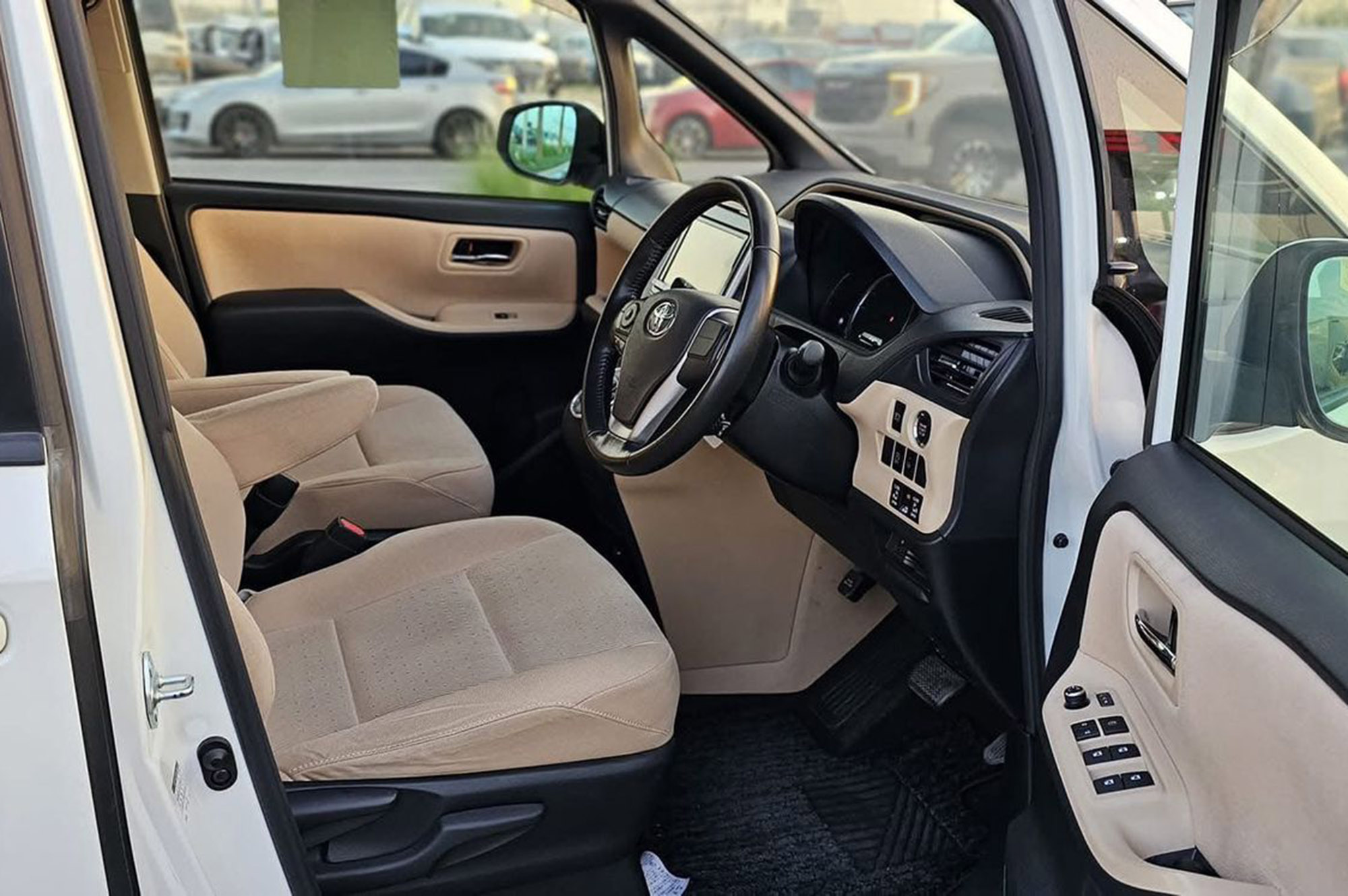 
								Toyota Noah Model 2015 full									
