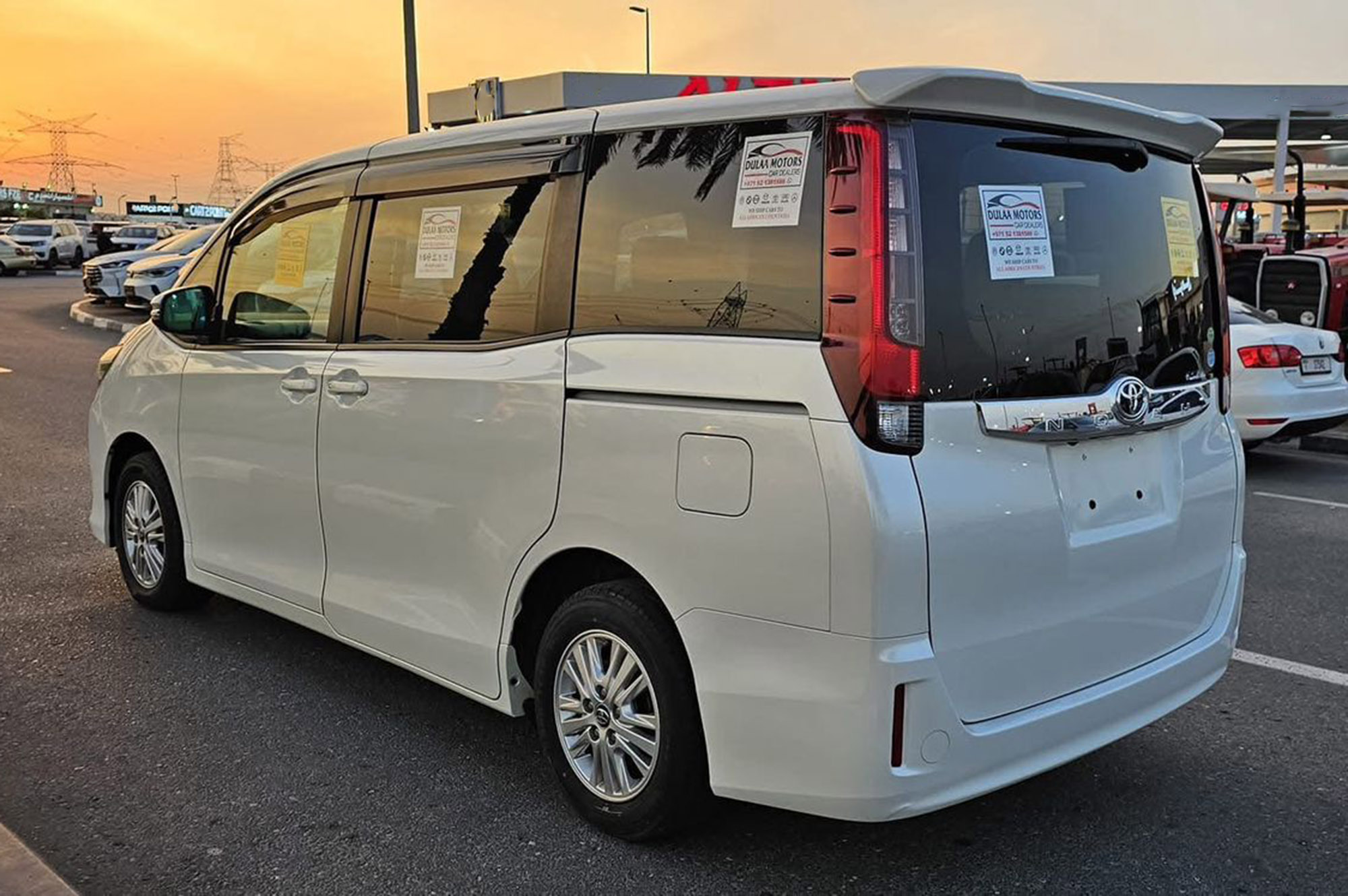 
								Toyota Noah Model 2015 full									
