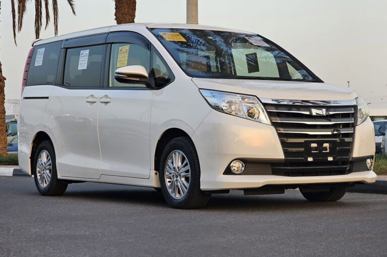 Toyota Noah Model 2015