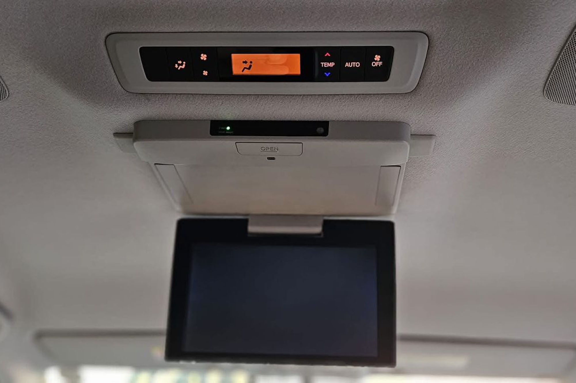 
								Toyota Noah Model 2015 full									