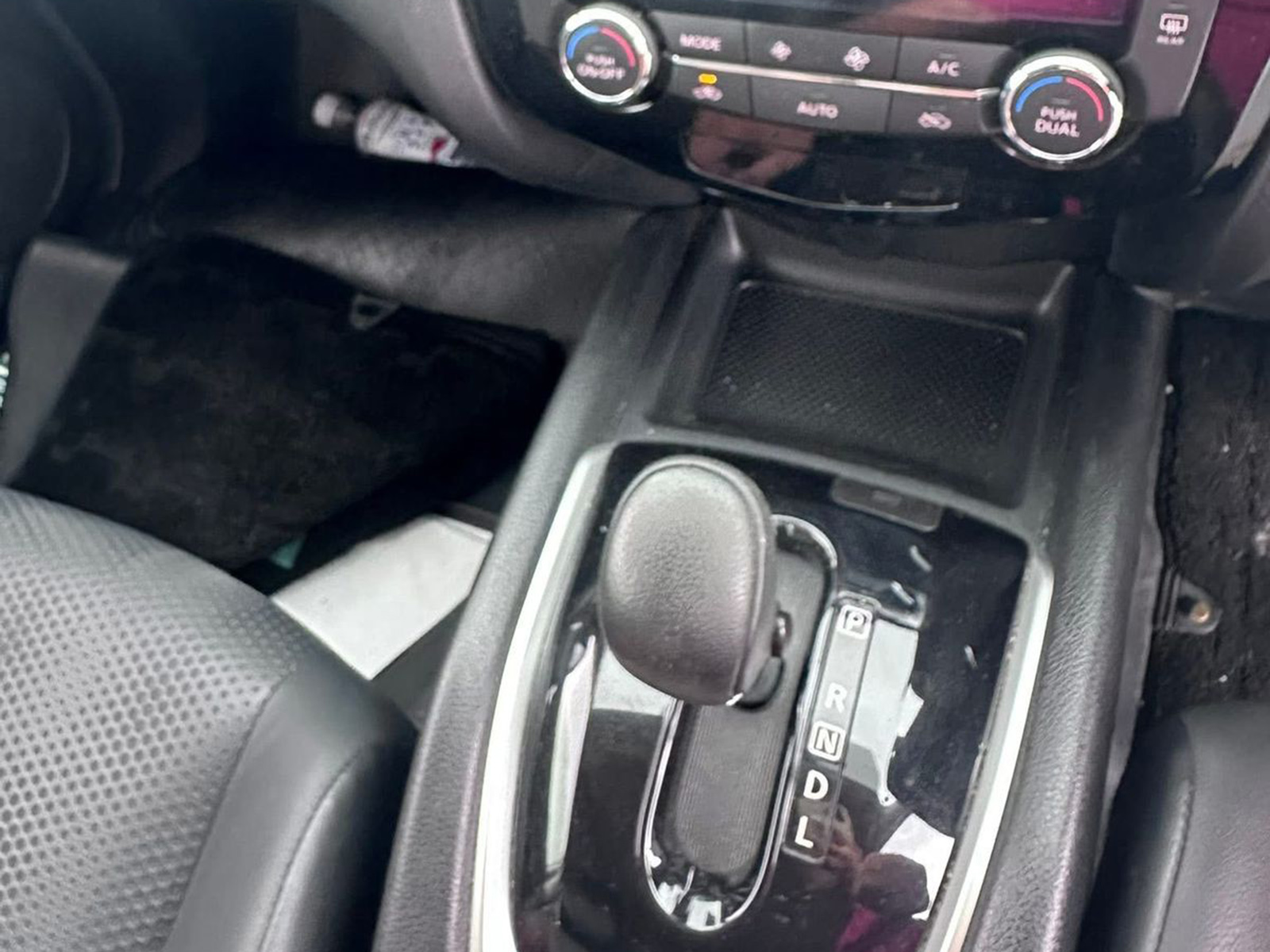 
								Nissan X-Trail Model 2014 full									