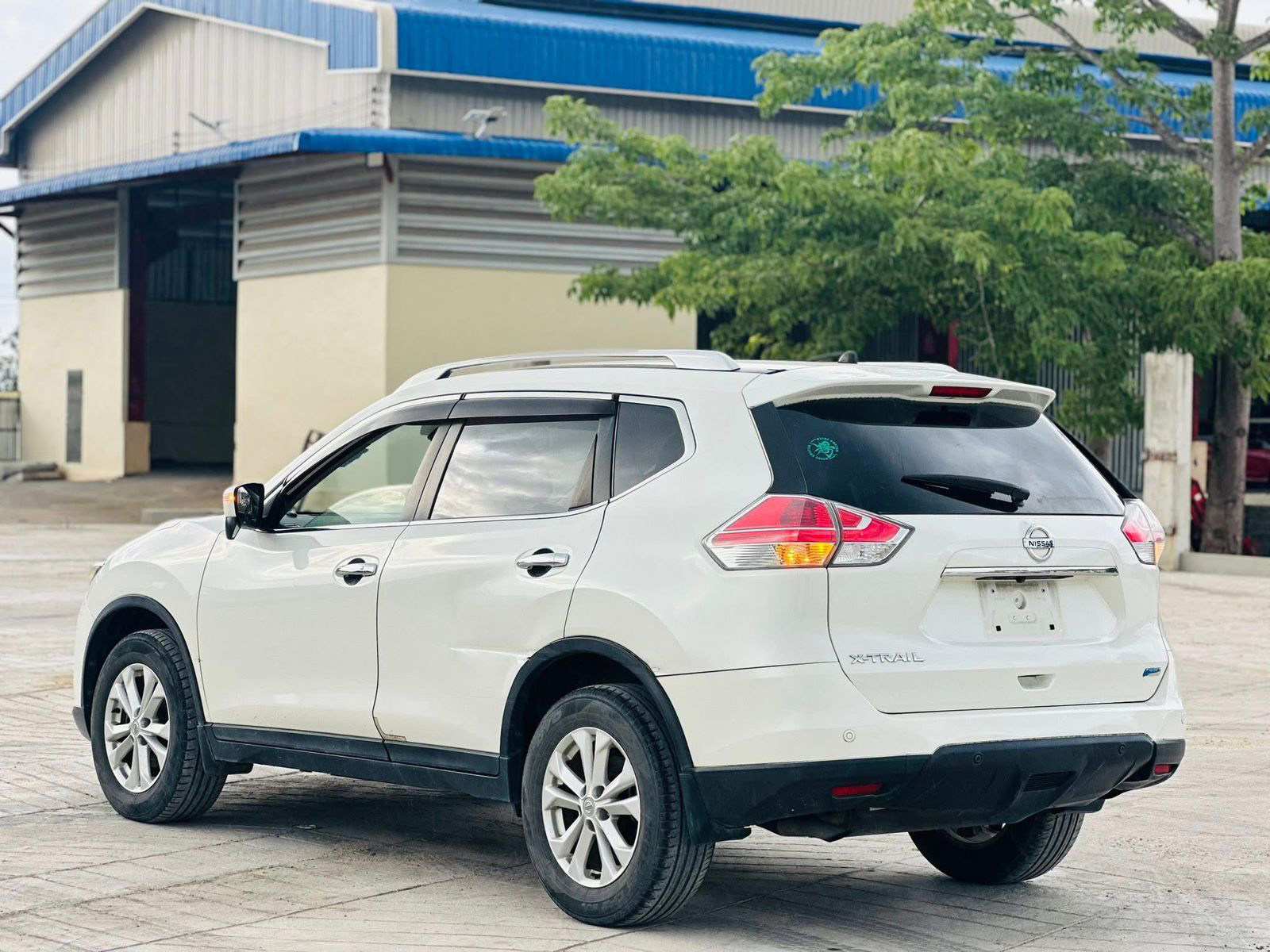 
								Nissan X-Trail Model 2014 full									