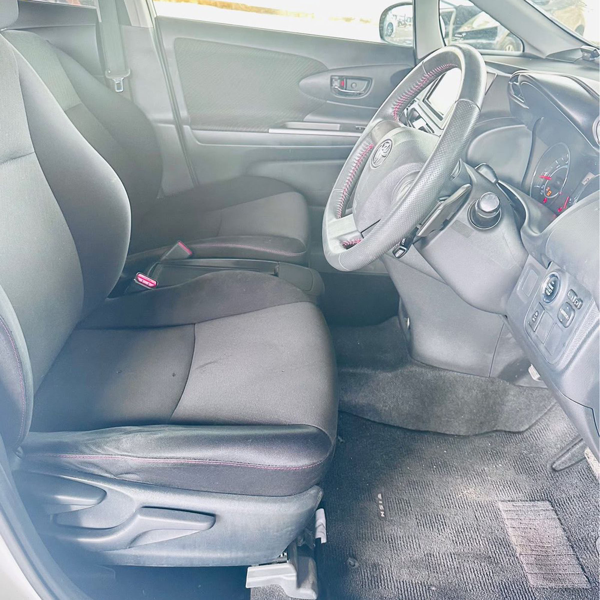 
								Toyota Wish Model 2011 full									